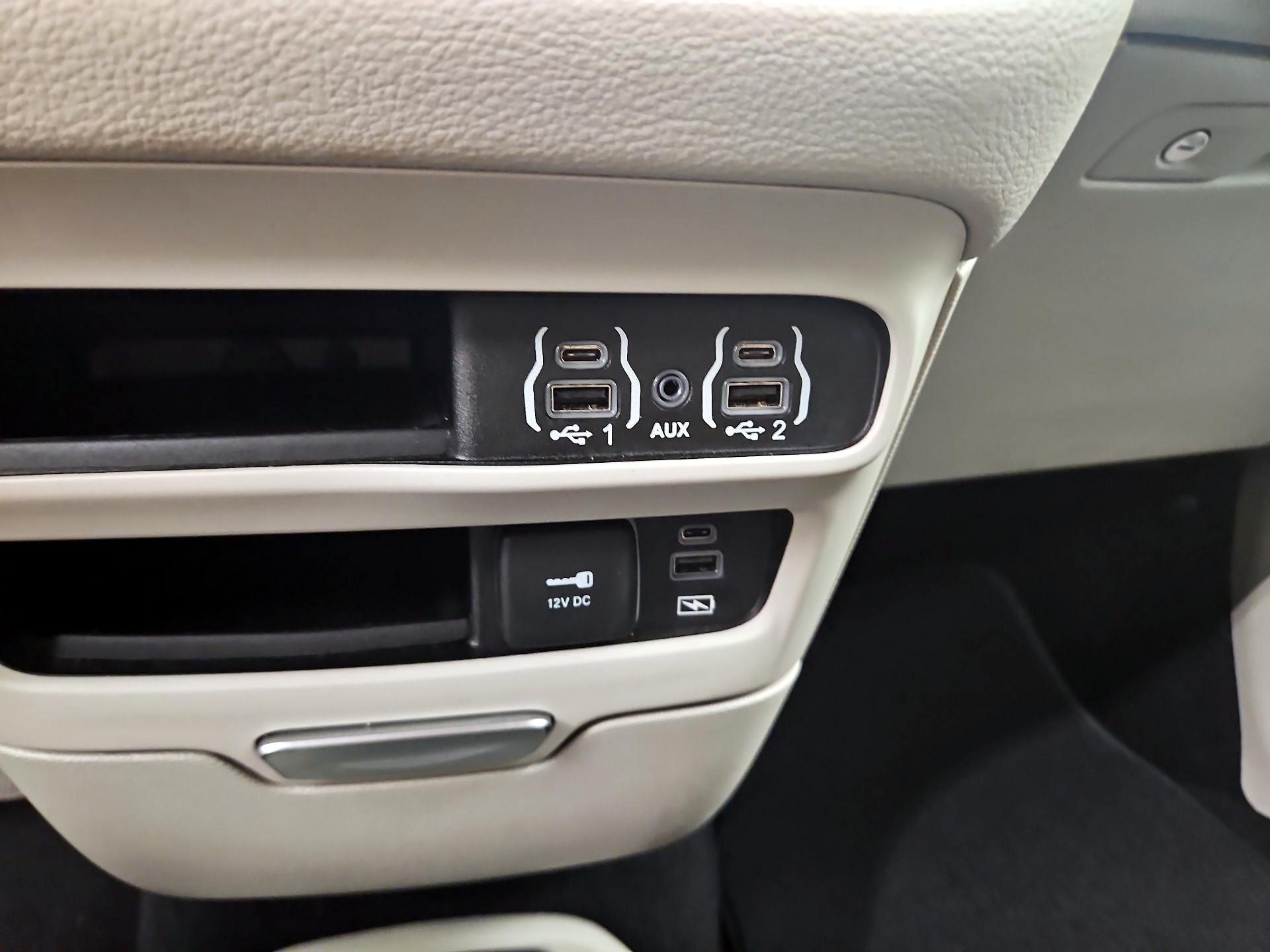 Thumbnail: 2022 Chrysler Pacifica - 18