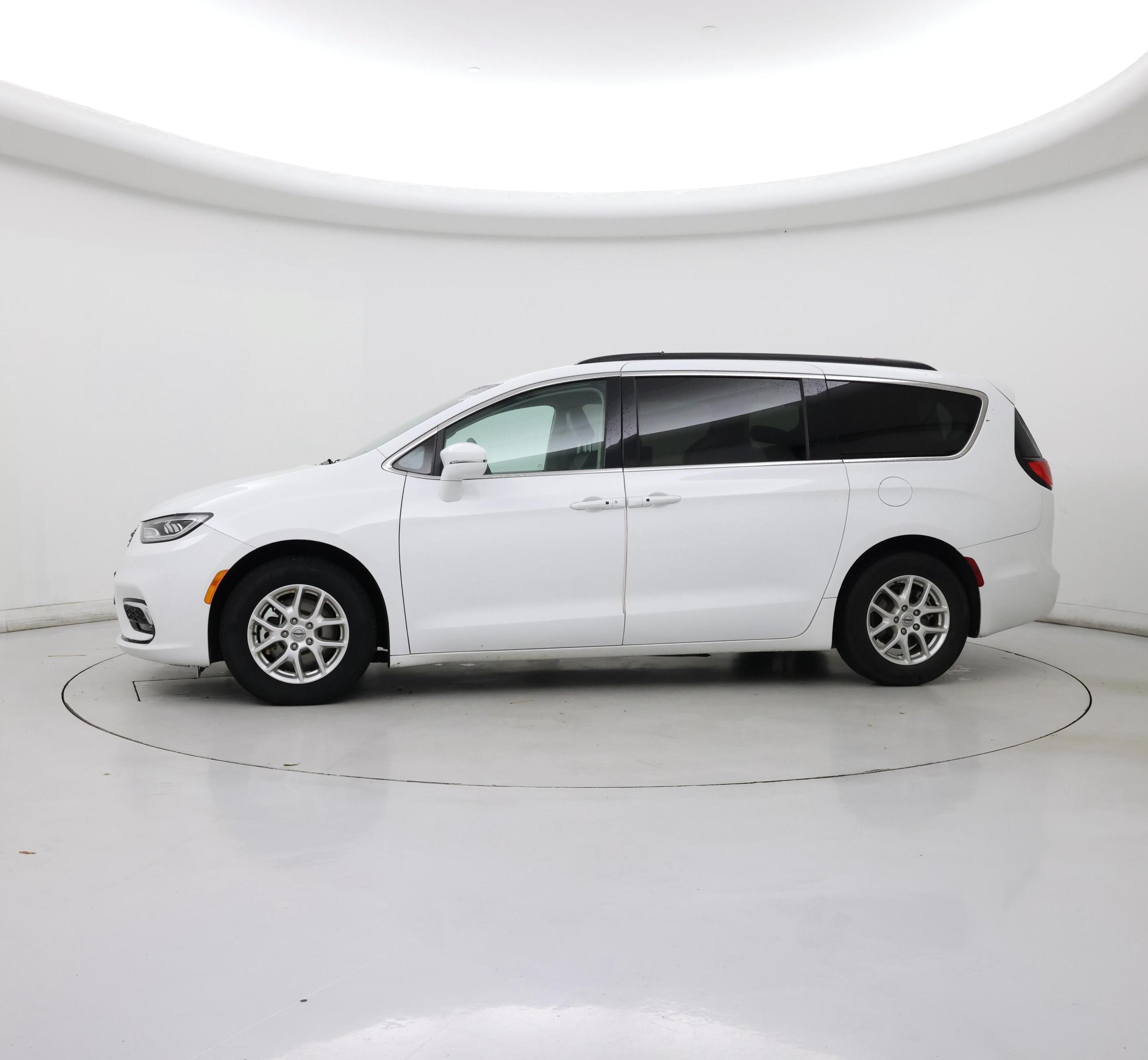 Thumbnail: 2022 Chrysler Pacifica - 3