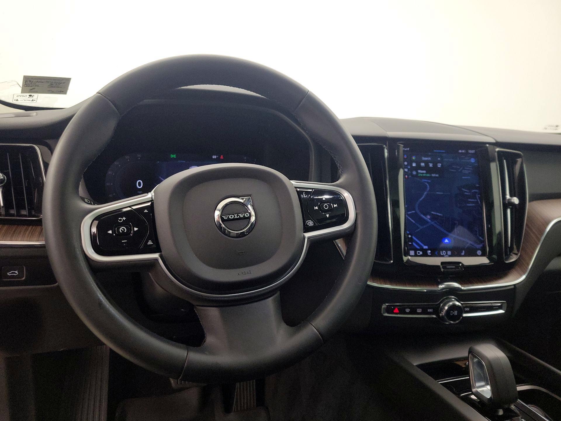 Thumbnail: 2023 Volvo XC60 - 10