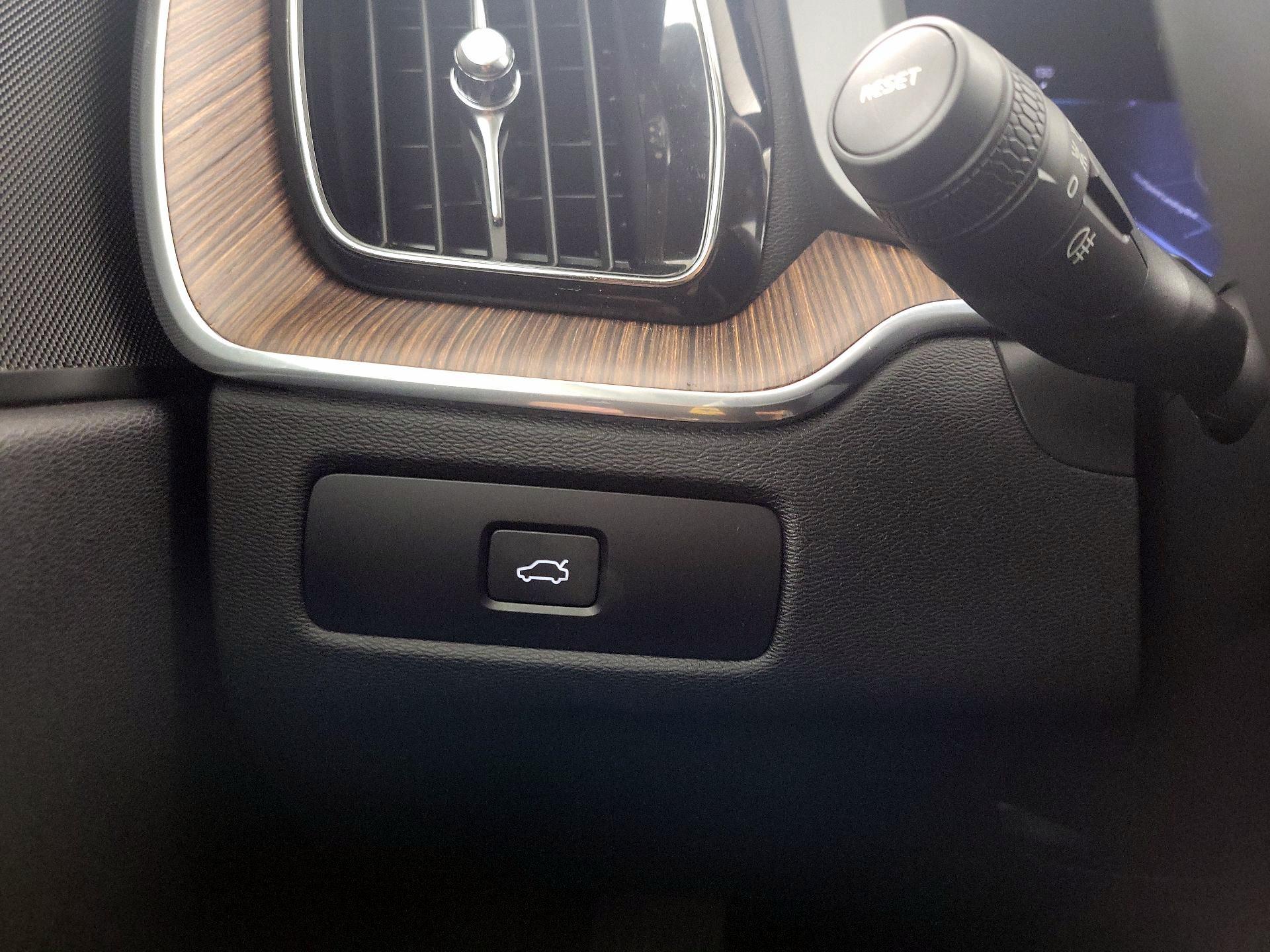 Thumbnail: 2023 Volvo XC60 - 13