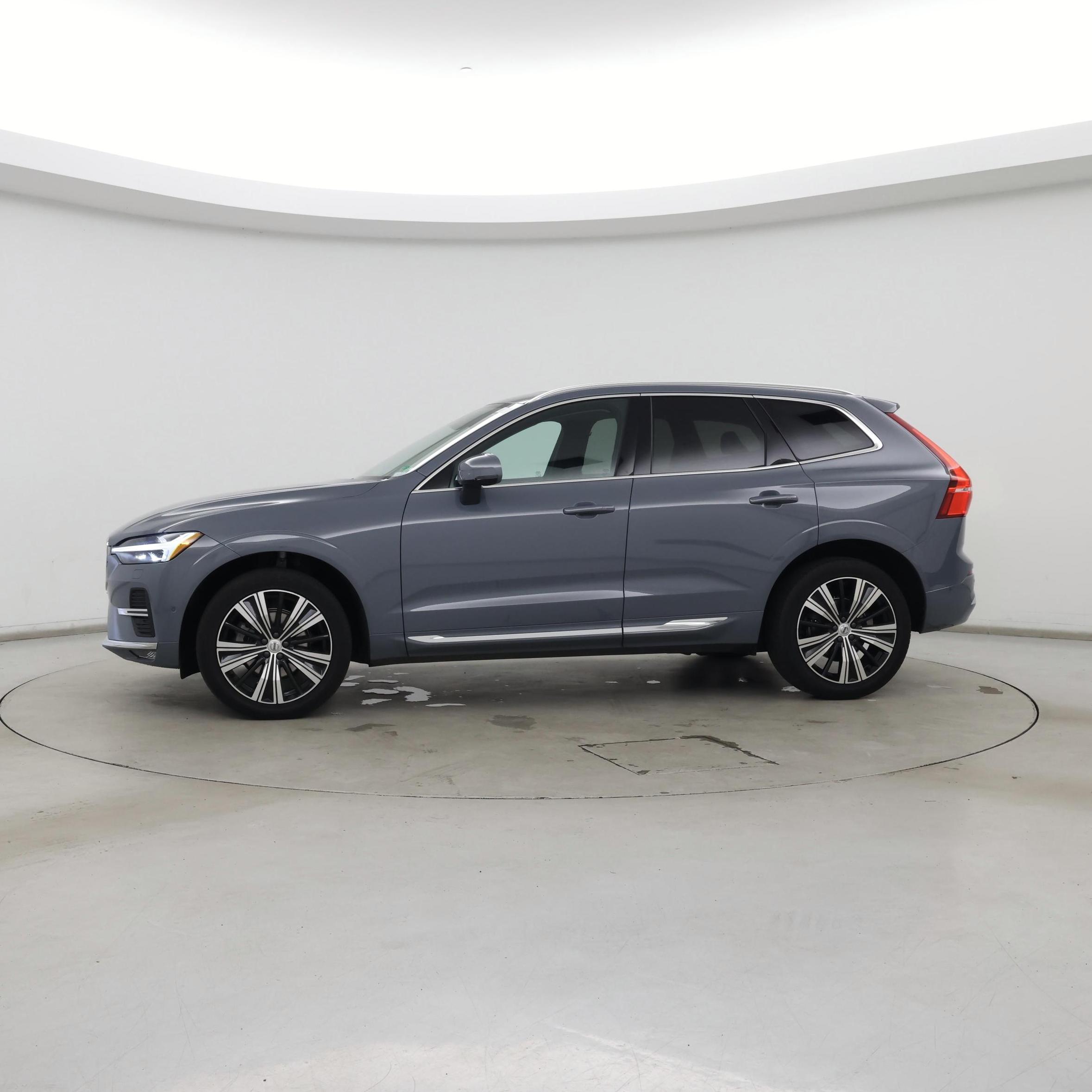 Thumbnail: 2023 Volvo XC60 - 3