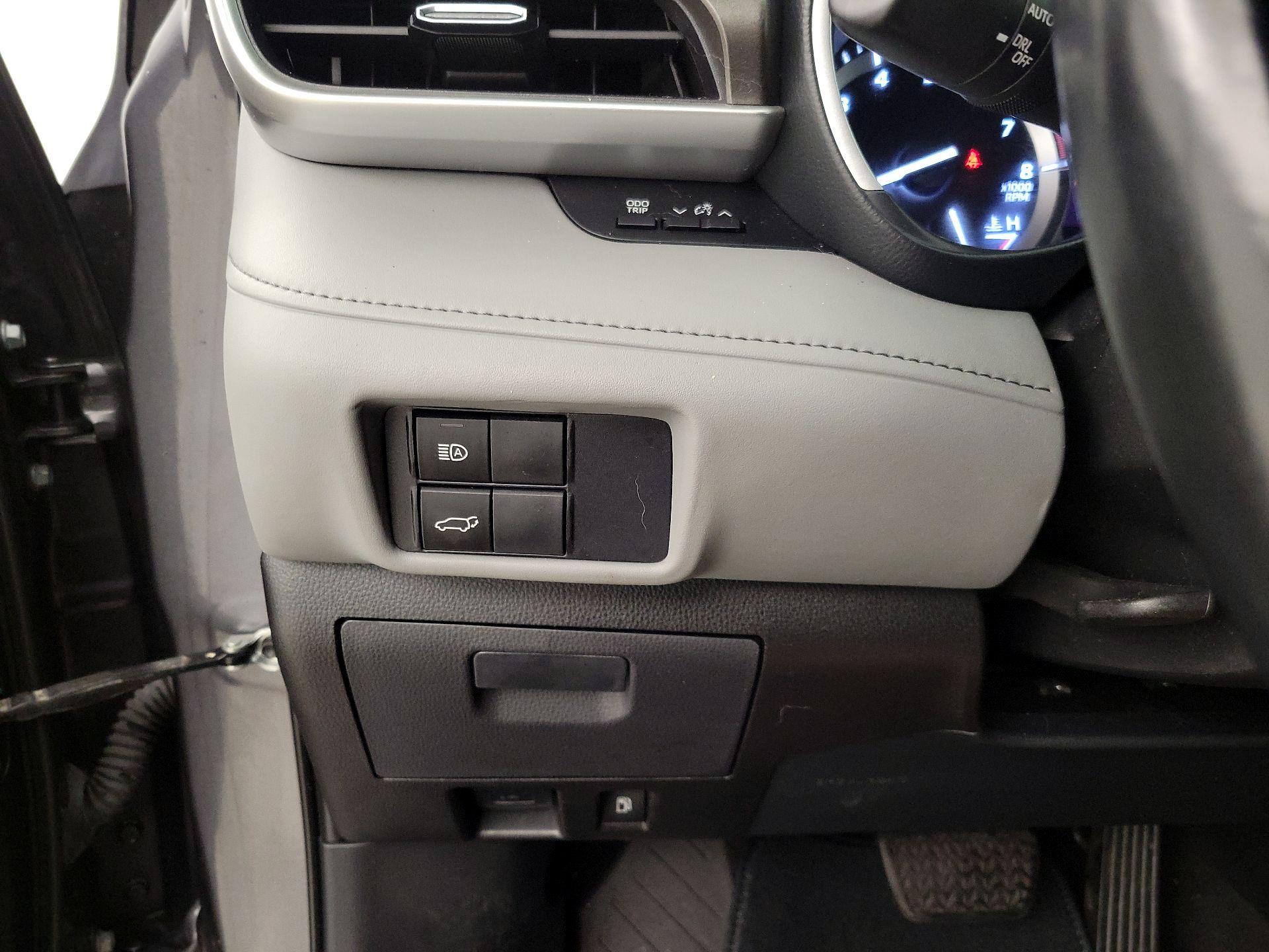 Thumbnail: 2021 Toyota Highlander - 13