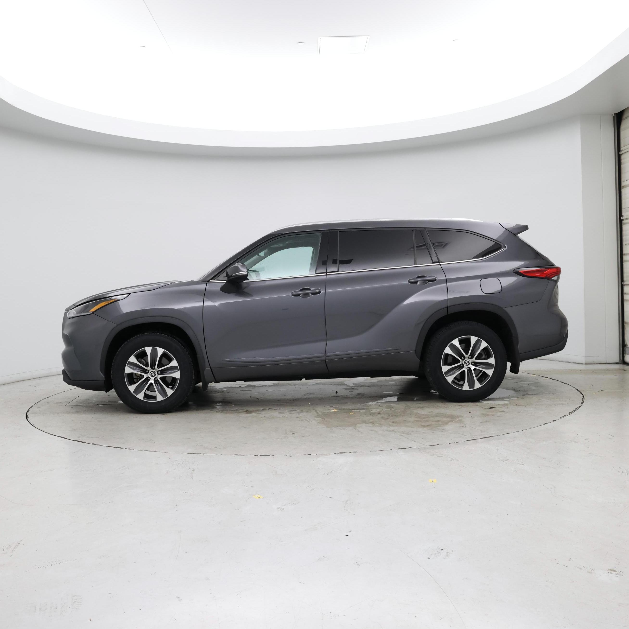 Thumbnail: 2021 Toyota Highlander - 3