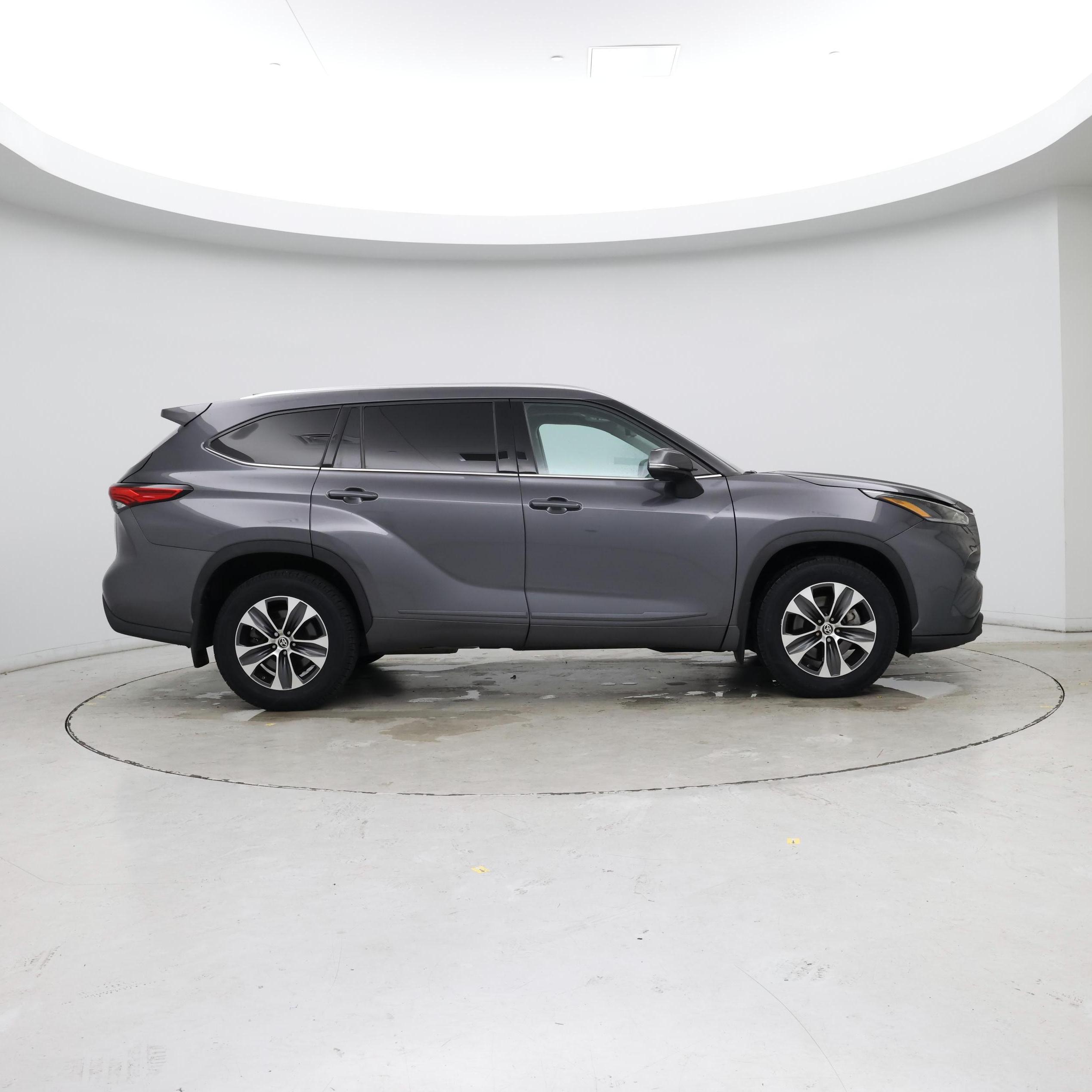 Thumbnail: 2021 Toyota Highlander - 7
