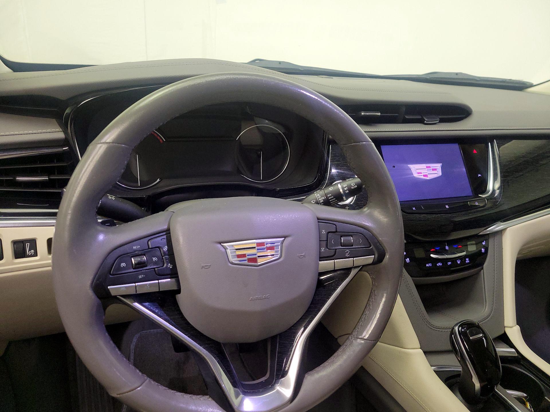 Thumbnail: 2021 Cadillac XT6 - 10