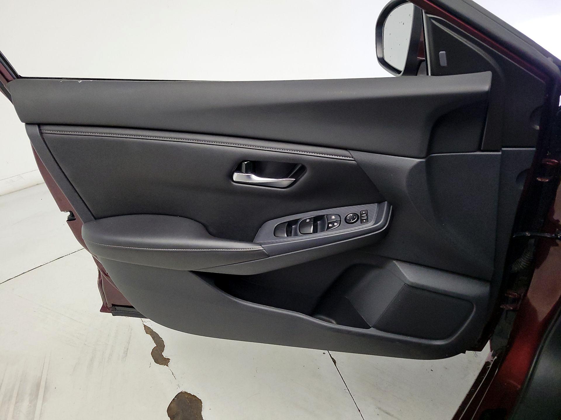 Thumbnail: 2023 Nissan Sentra - 12