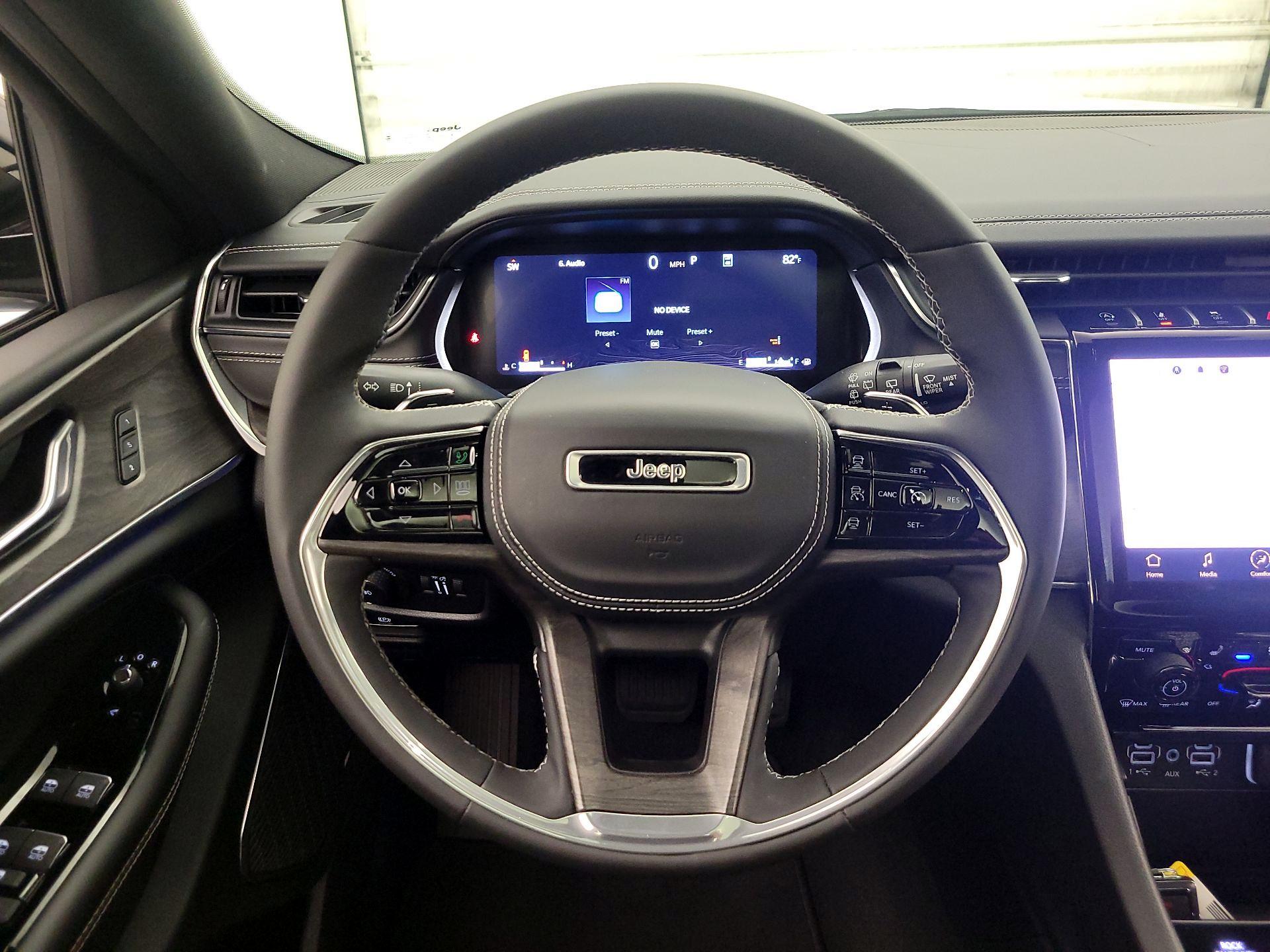Thumbnail: 2024 Jeep Grand Cherokee - 10