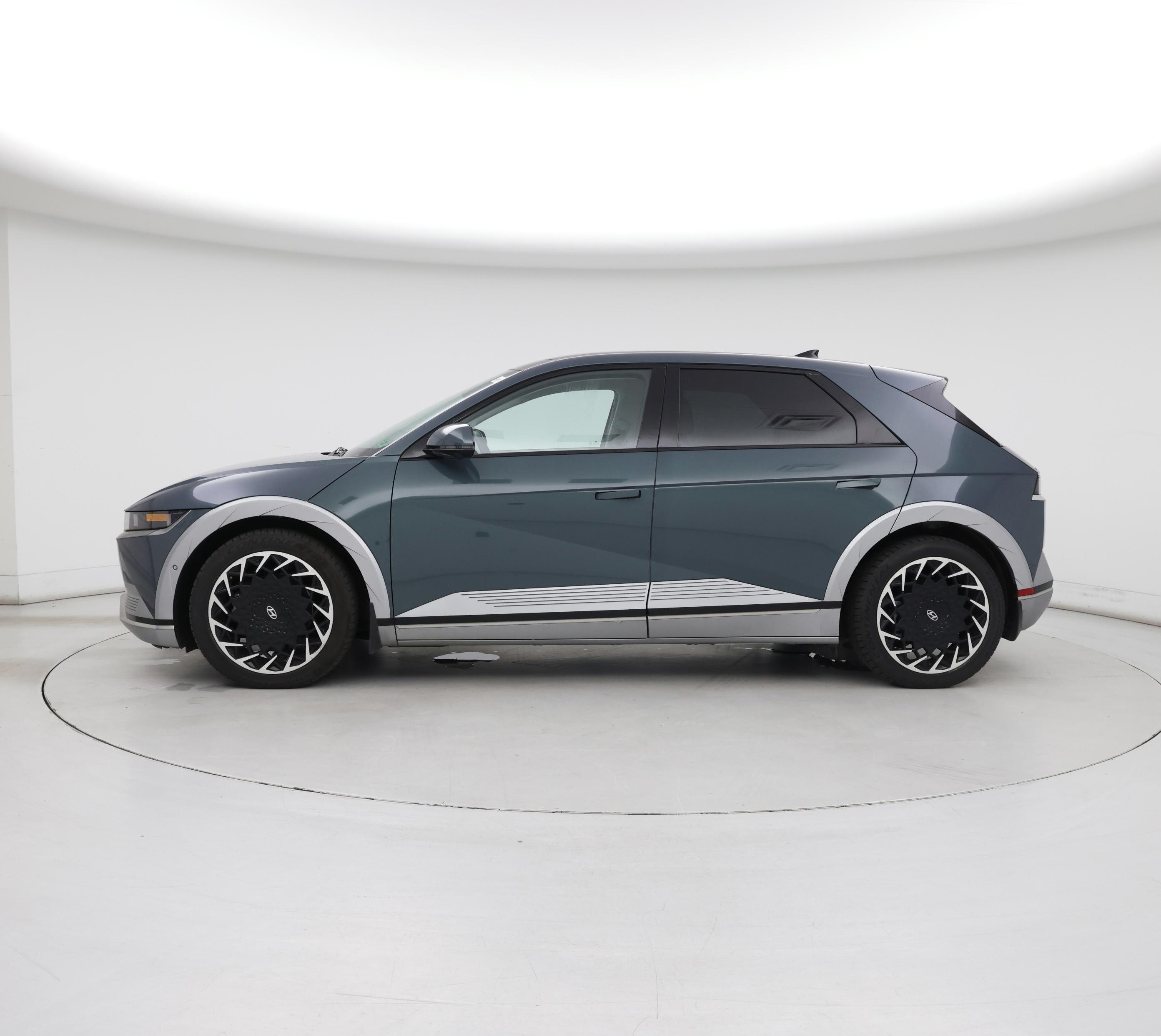 Thumbnail: 2022 Hyundai Ioniq 5 - 3