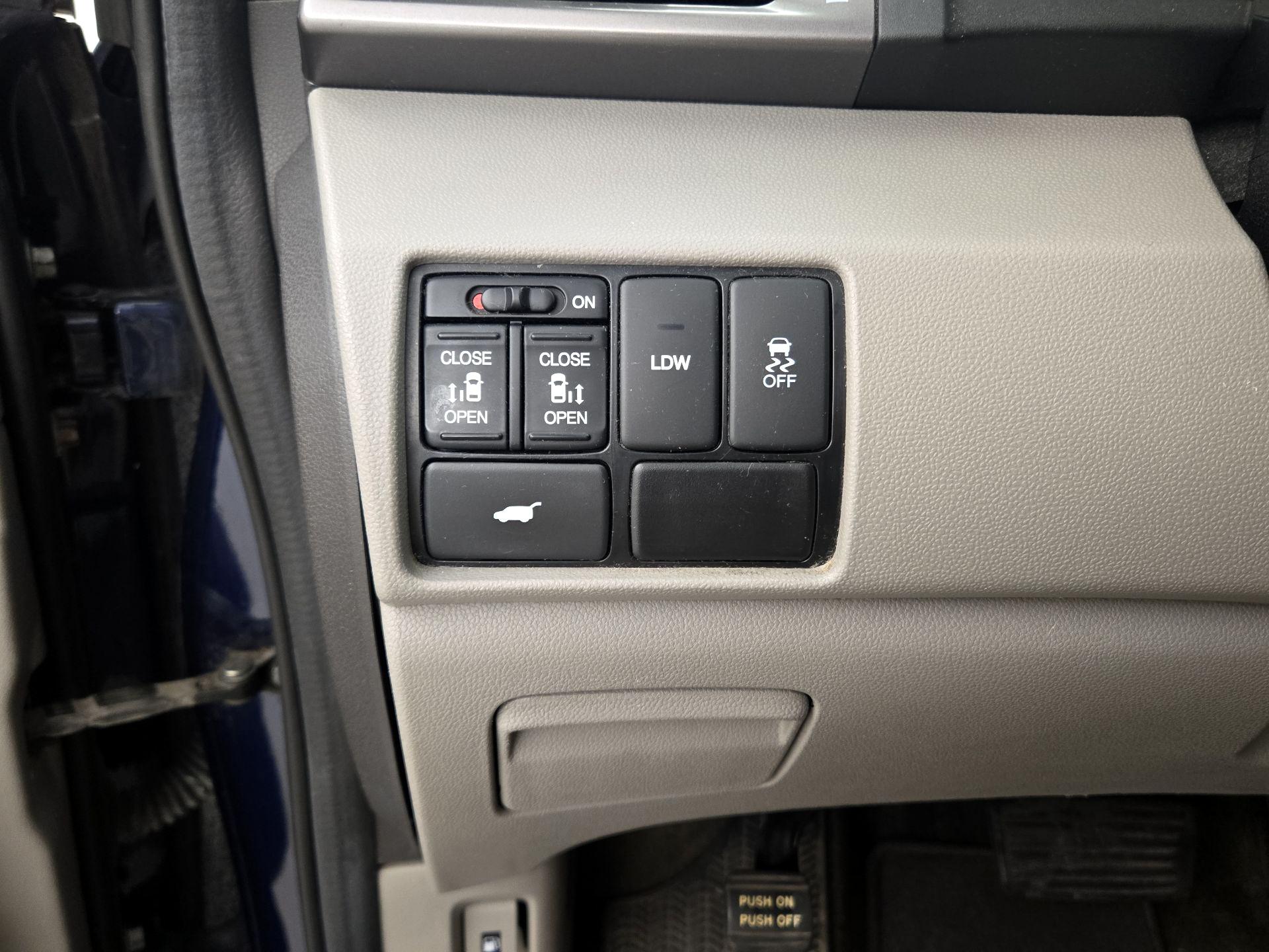 Thumbnail: 2014 Honda Odyssey - 13
