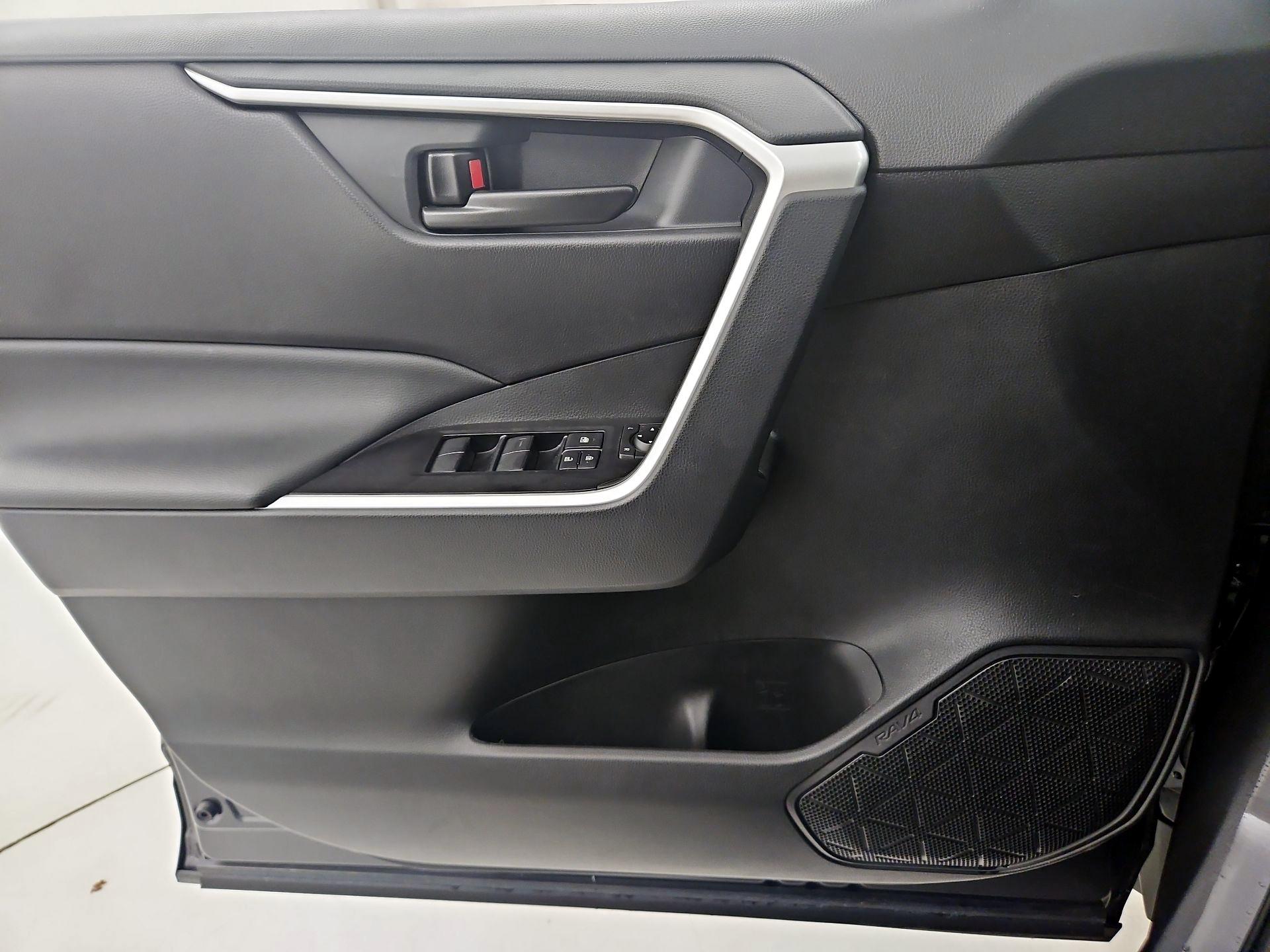 Thumbnail: 2025 Toyota RAV4 - 12