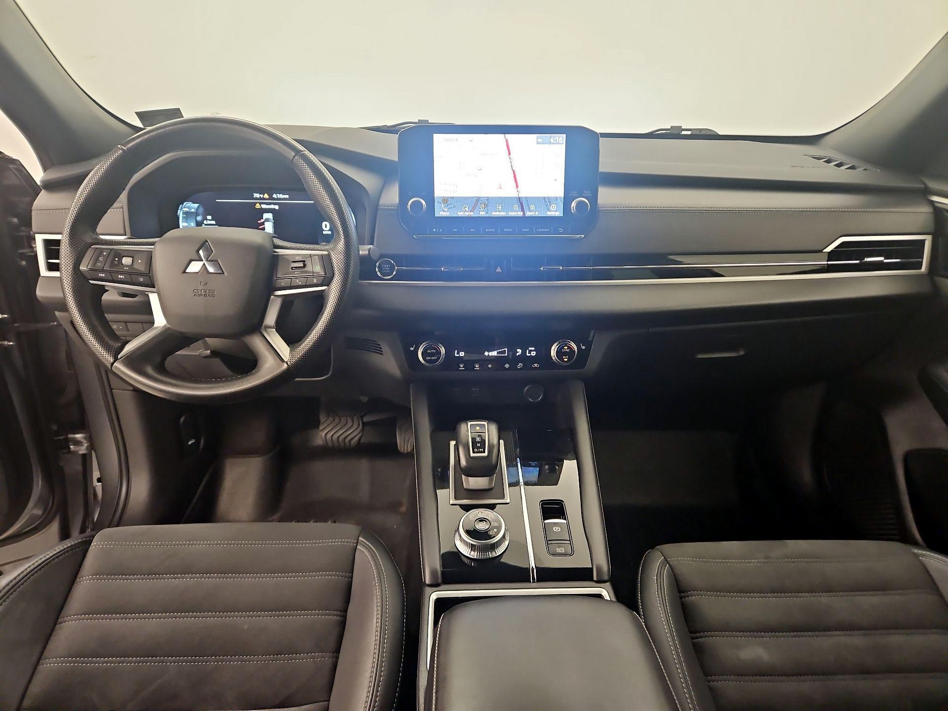 Thumbnail: 2023 Mitsubishi Outlander - 9