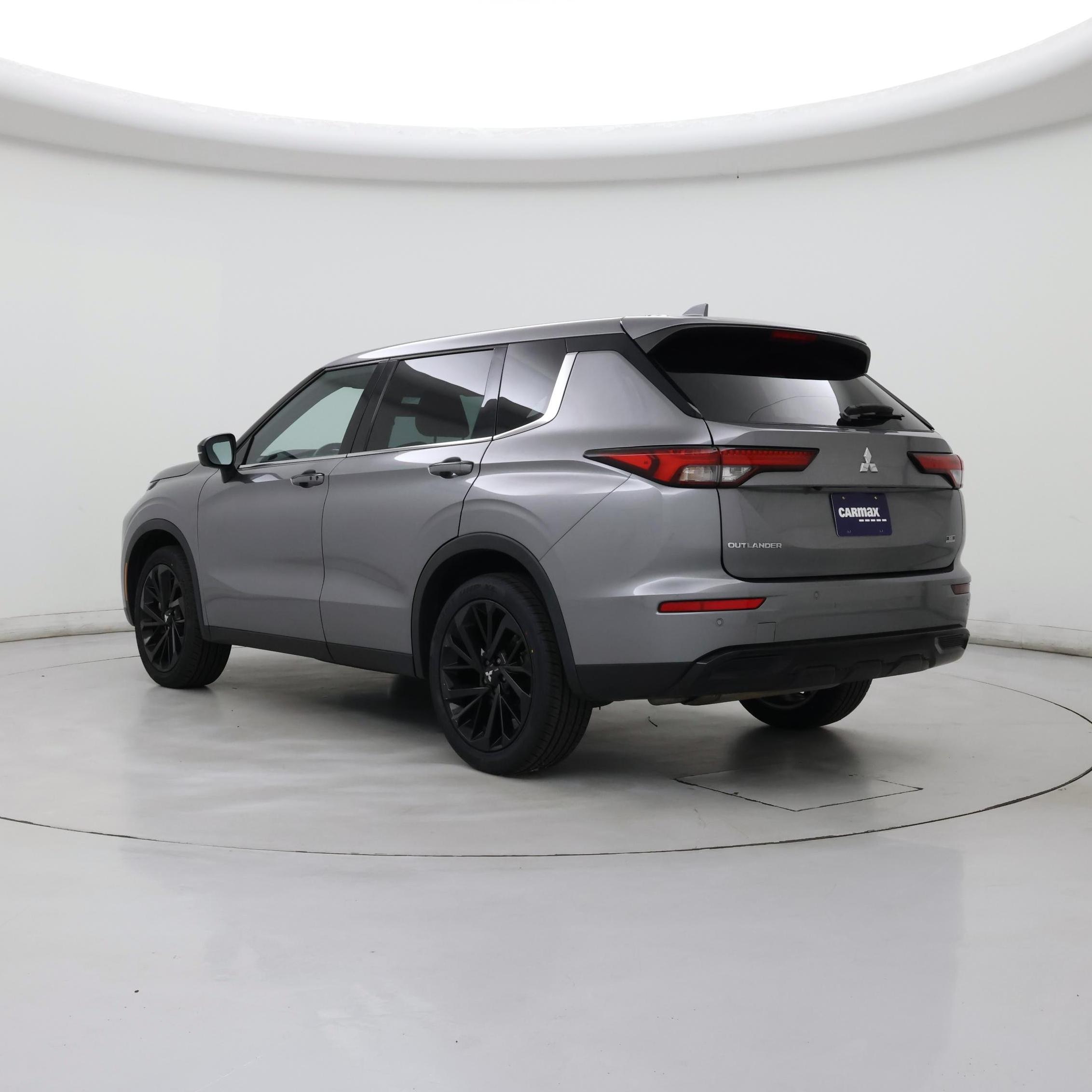 Thumbnail: 2023 Mitsubishi Outlander - 2