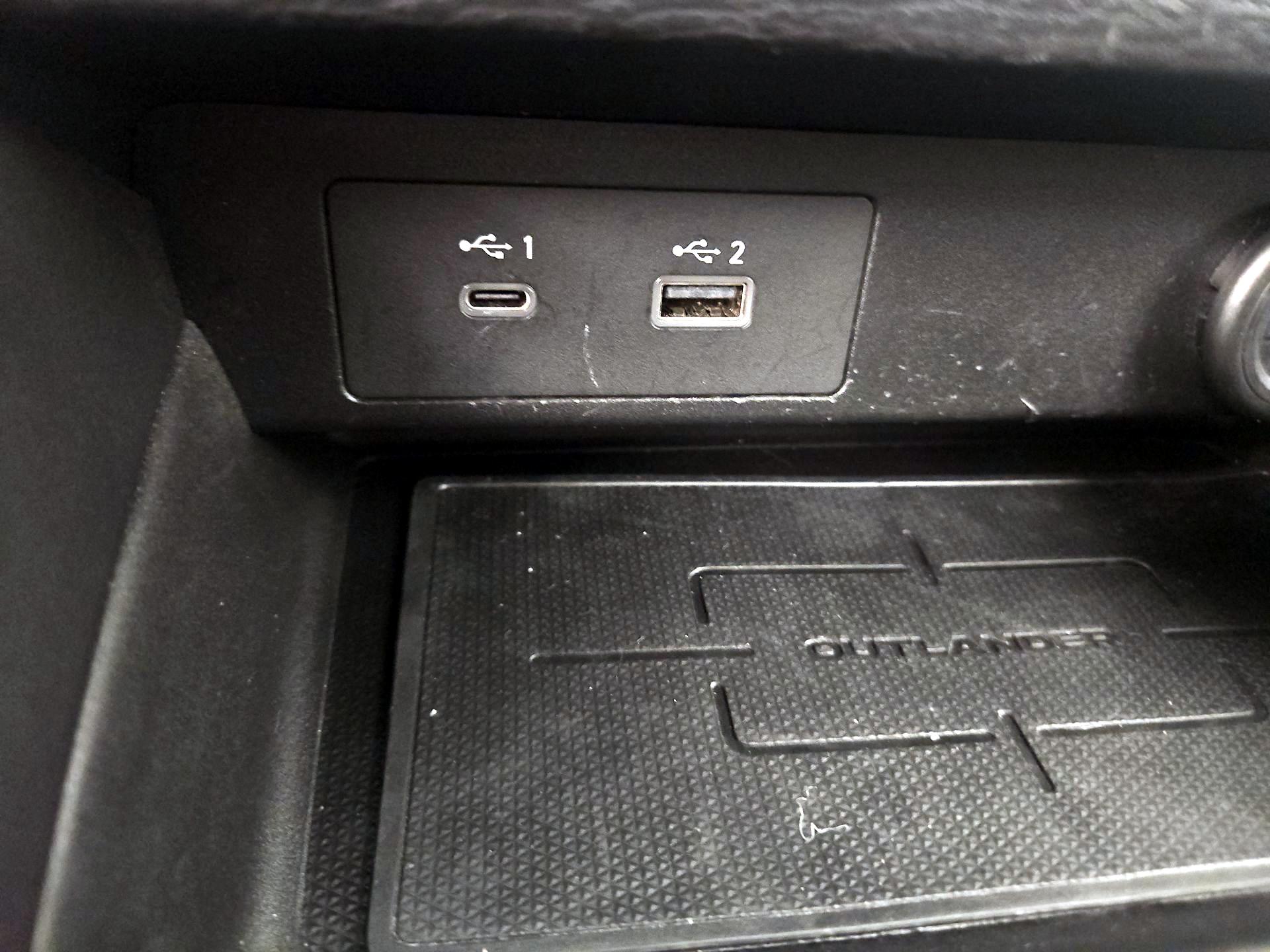 Thumbnail: 2023 Mitsubishi Outlander - 19