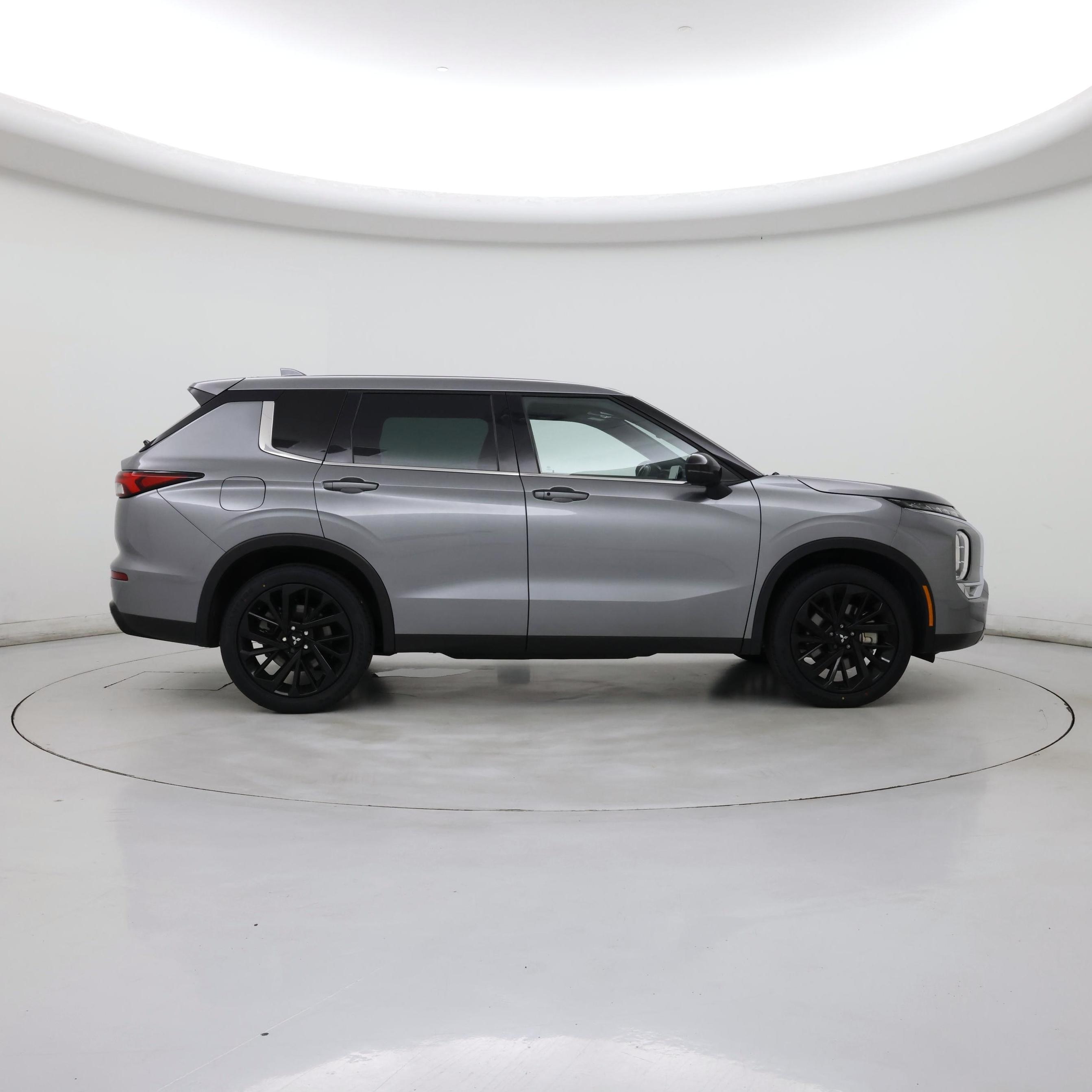 Thumbnail: 2023 Mitsubishi Outlander - 7