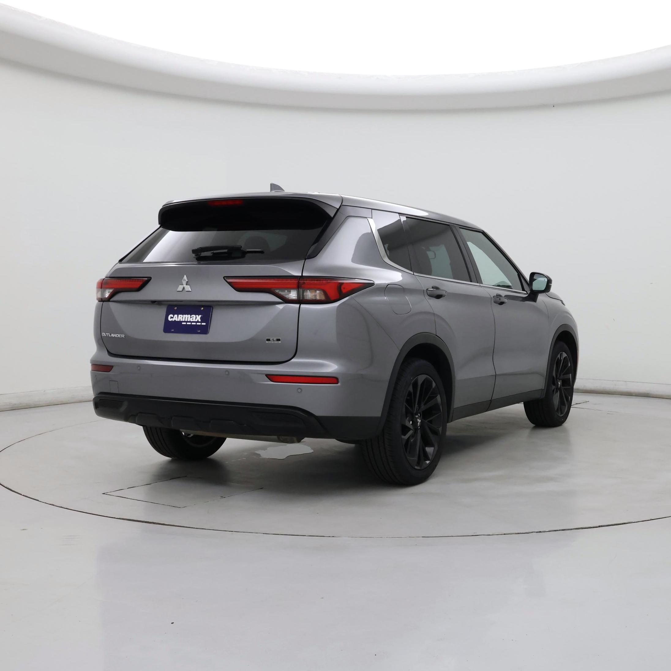 Thumbnail: 2023 Mitsubishi Outlander - 8