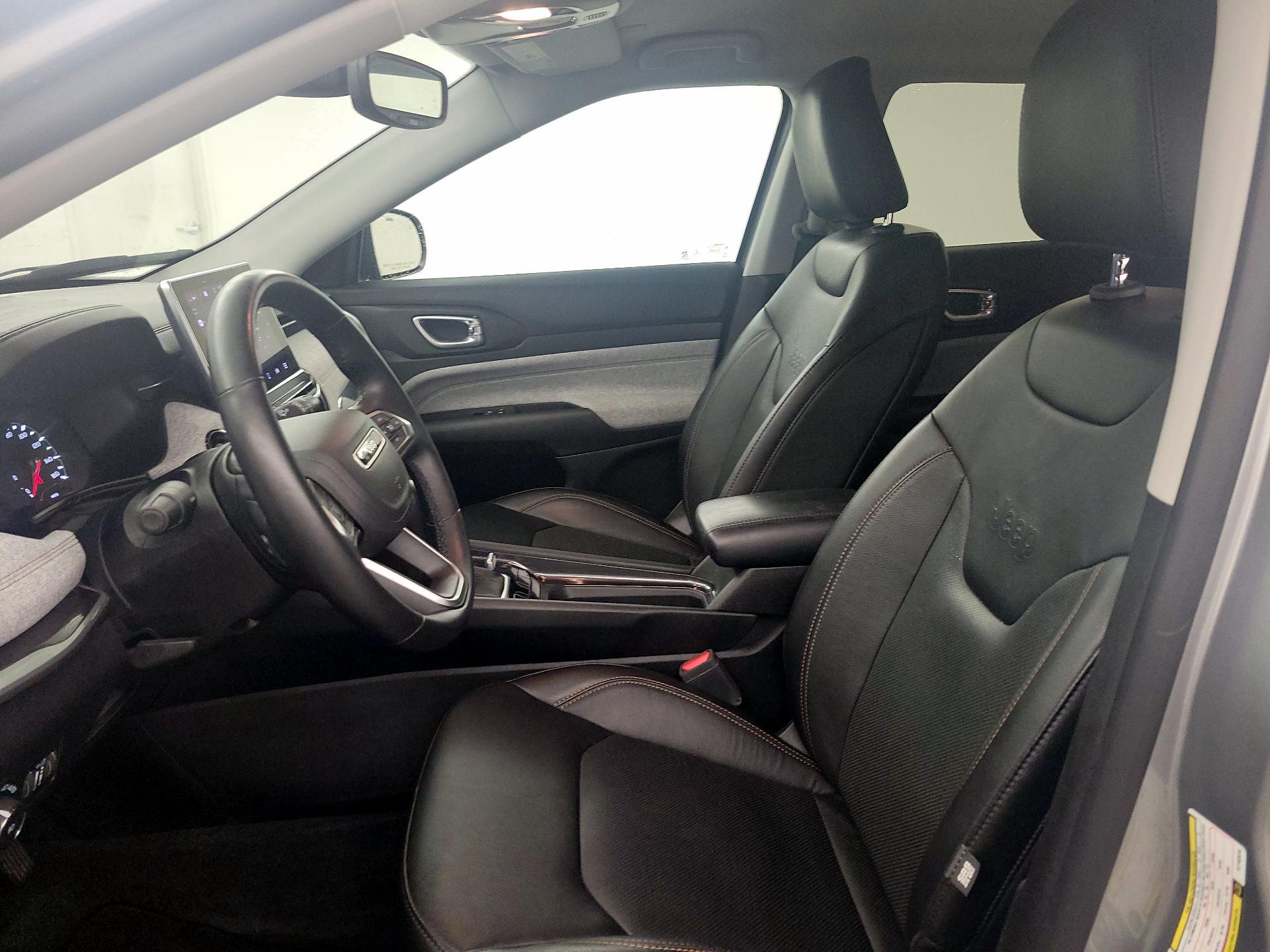 Thumbnail: 2022 Jeep Compass - 11