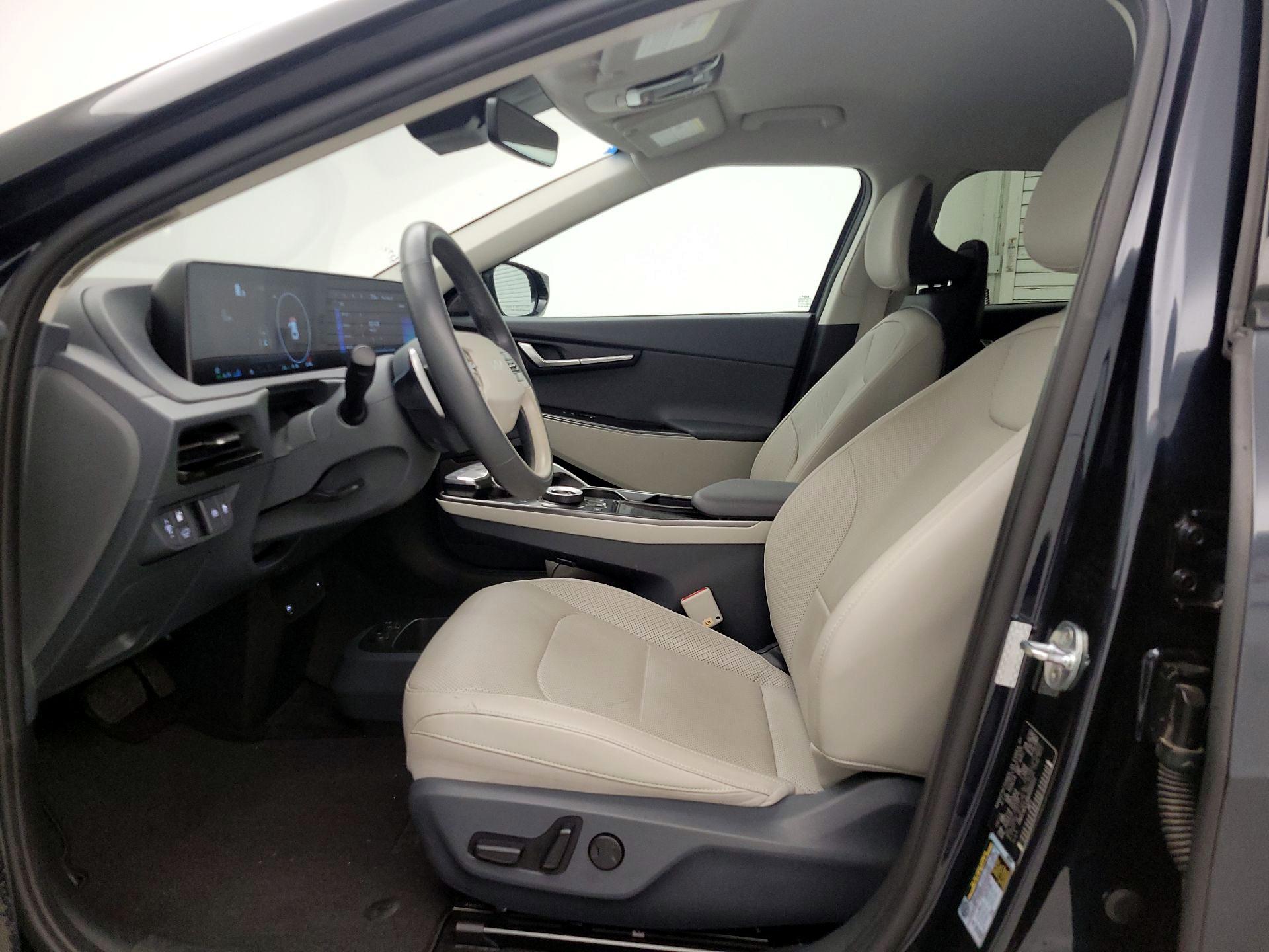 Thumbnail: 2022 Kia EV6 - 11