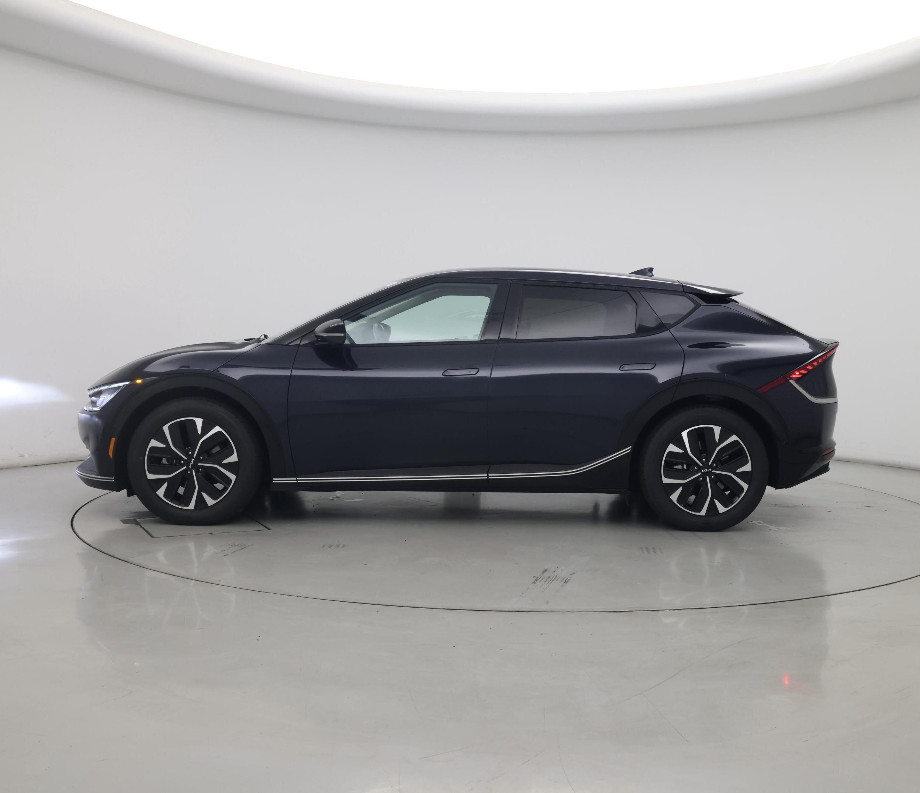 Thumbnail: 2022 Kia EV6 - 3