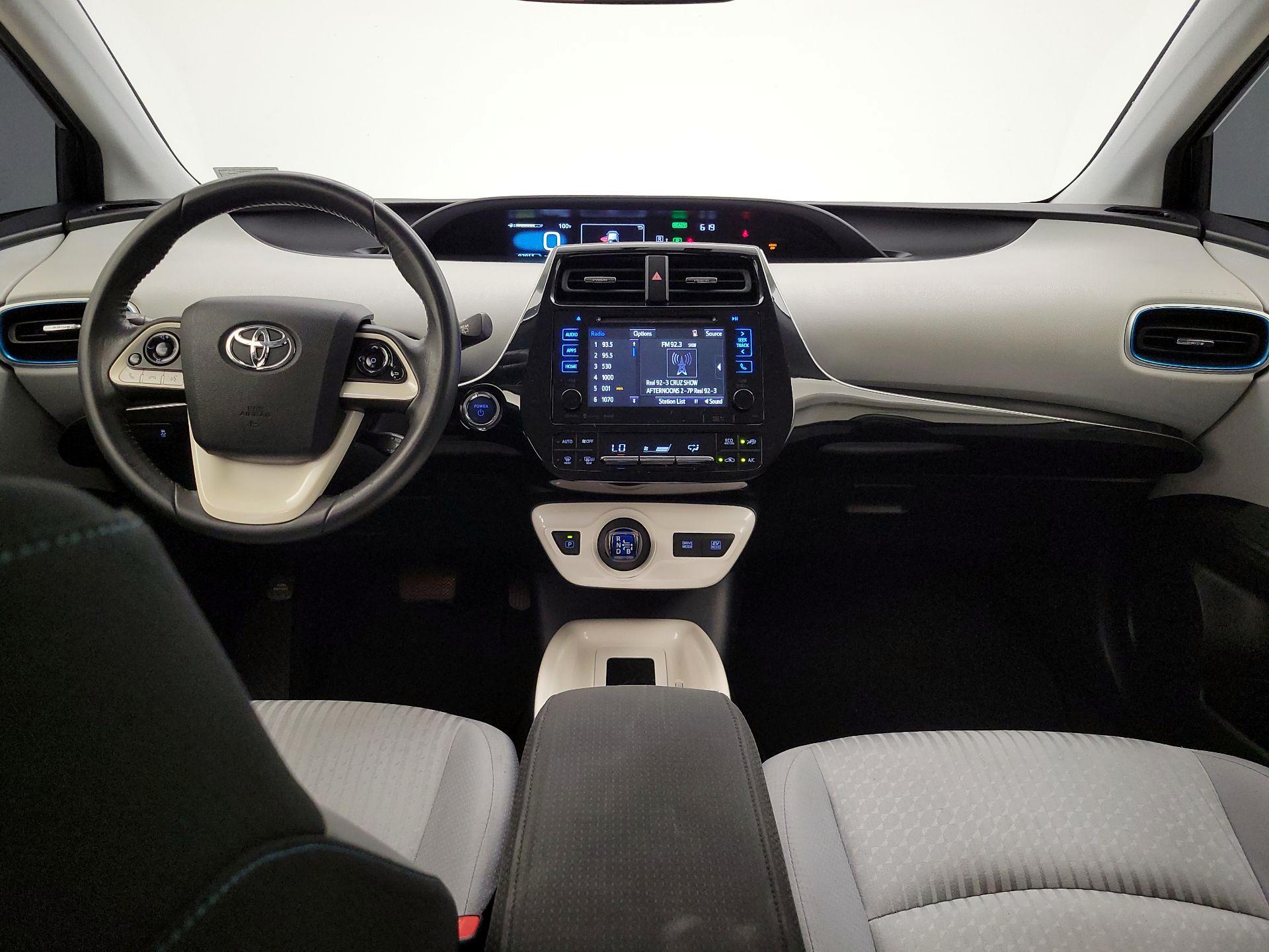 Thumbnail: 2016 Toyota Prius - 9