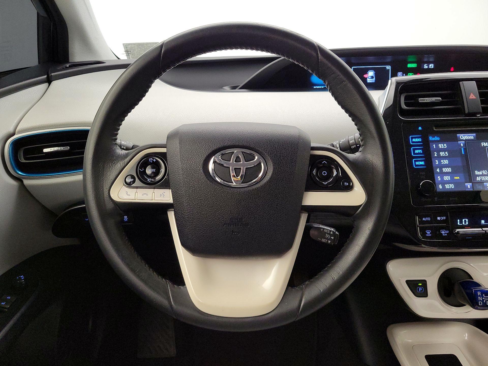 Thumbnail: 2016 Toyota Prius - 10