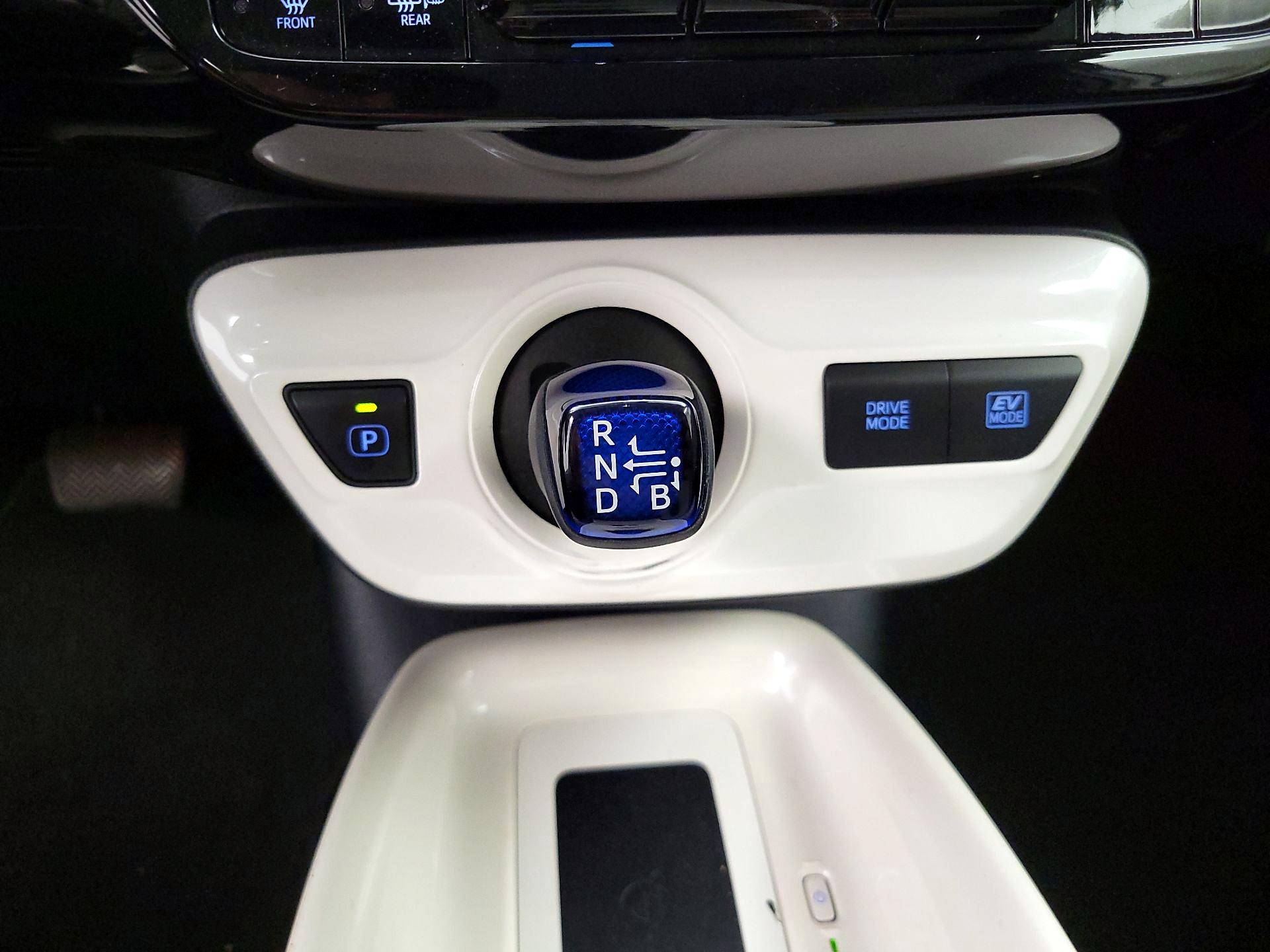 Thumbnail: 2016 Toyota Prius - 17