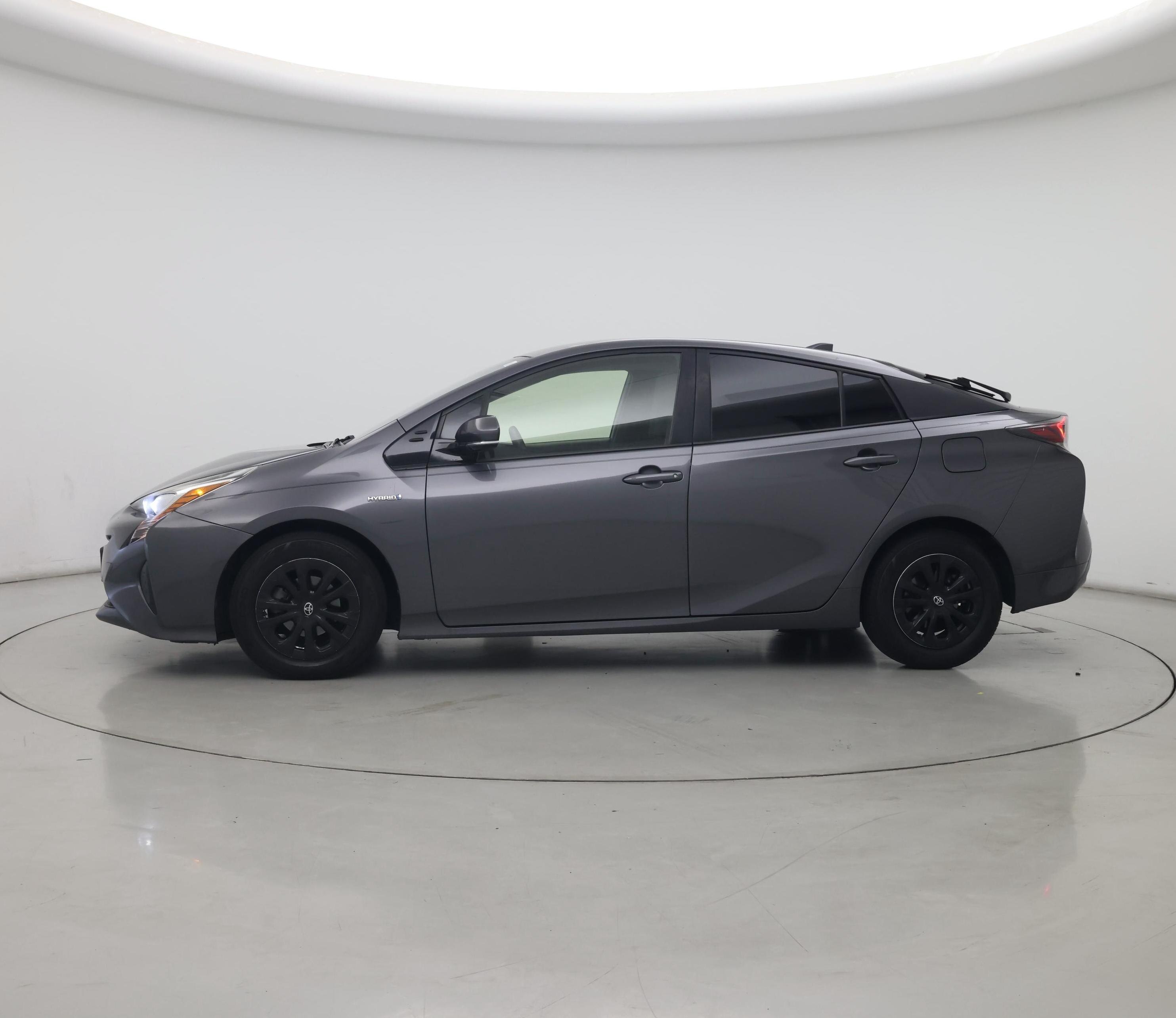 Thumbnail: 2016 Toyota Prius - 3