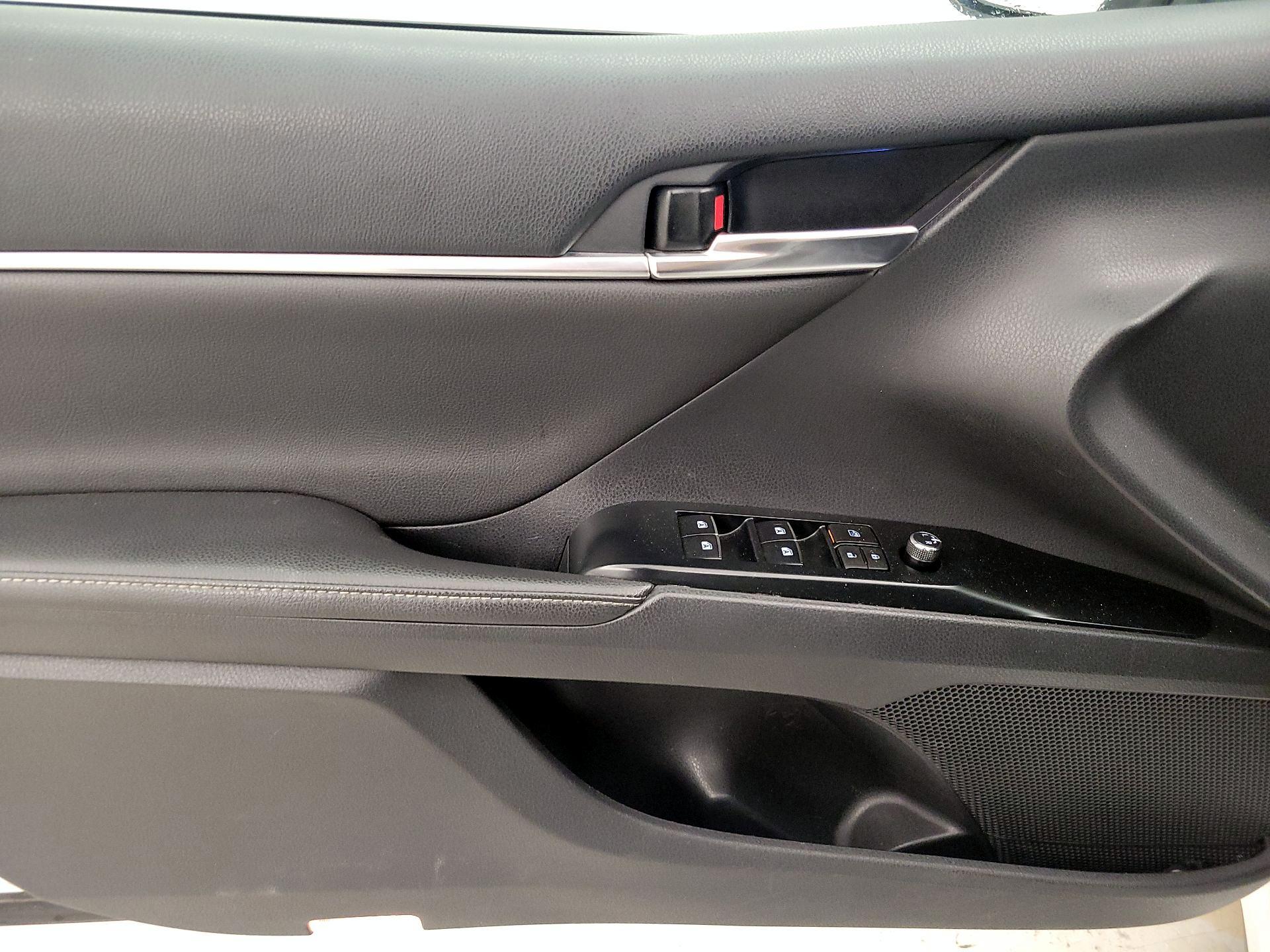Thumbnail: 2019 Toyota Camry - 12