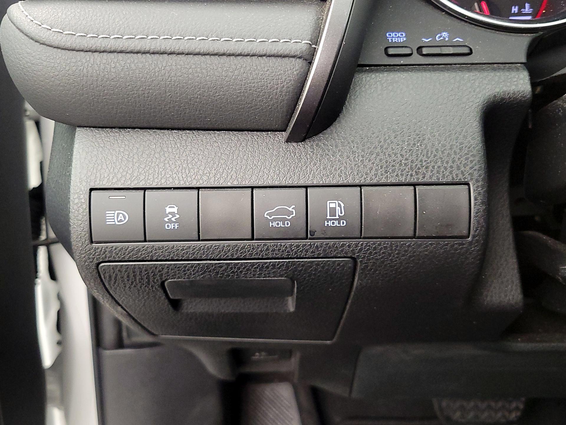 Thumbnail: 2019 Toyota Camry - 13