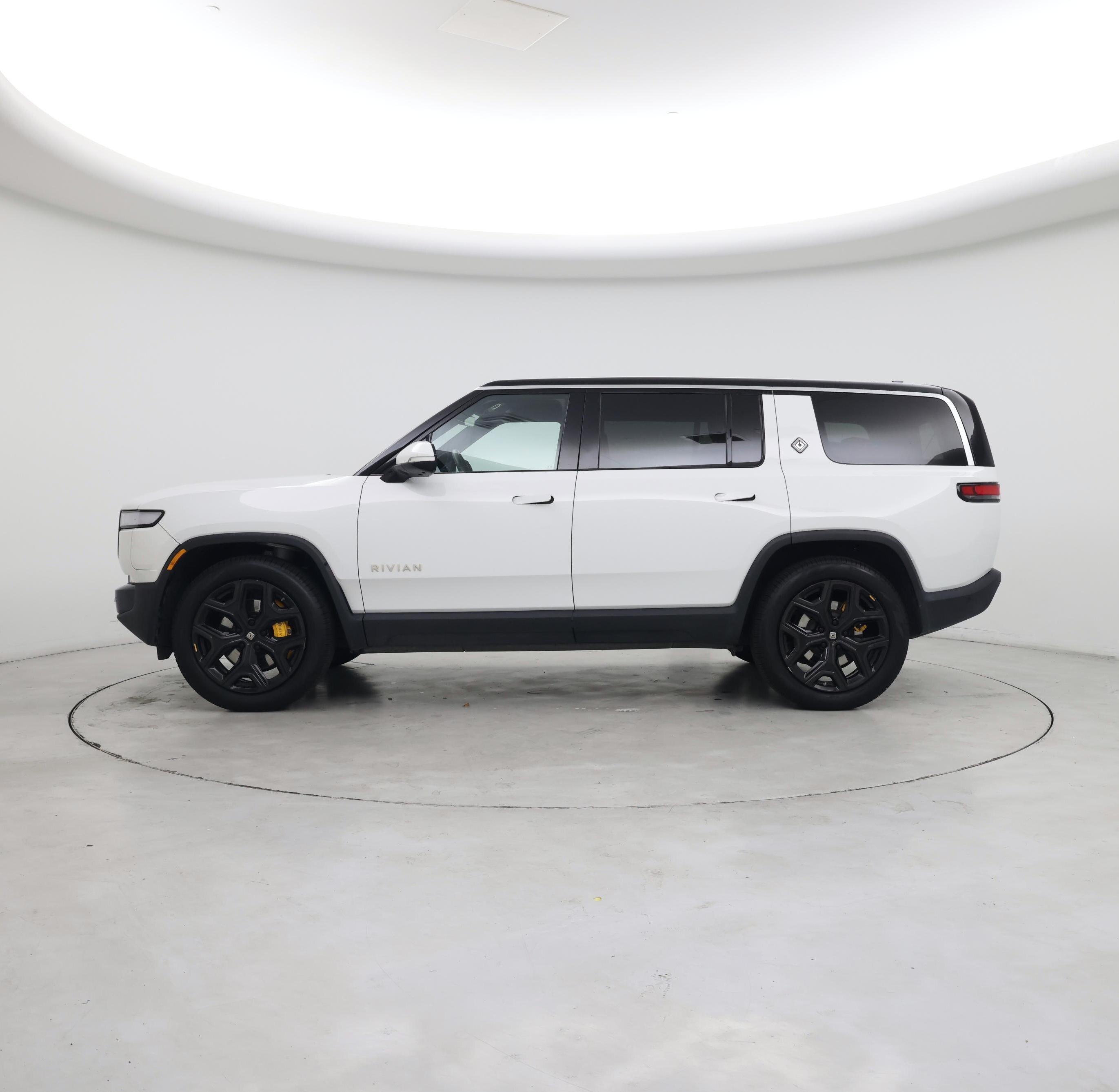 Thumbnail: 2024 Rivian R1S - 3