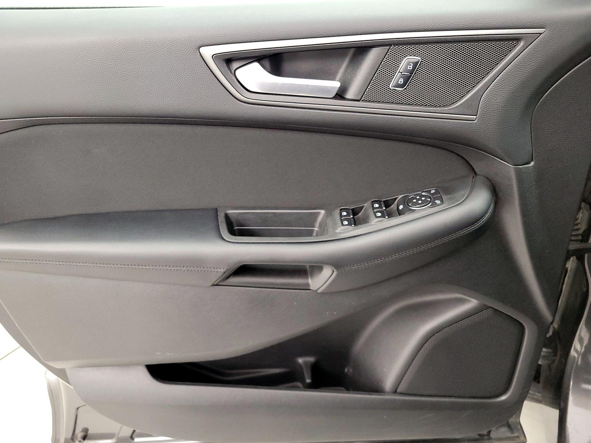 Thumbnail: 2016 Ford Edge - 12