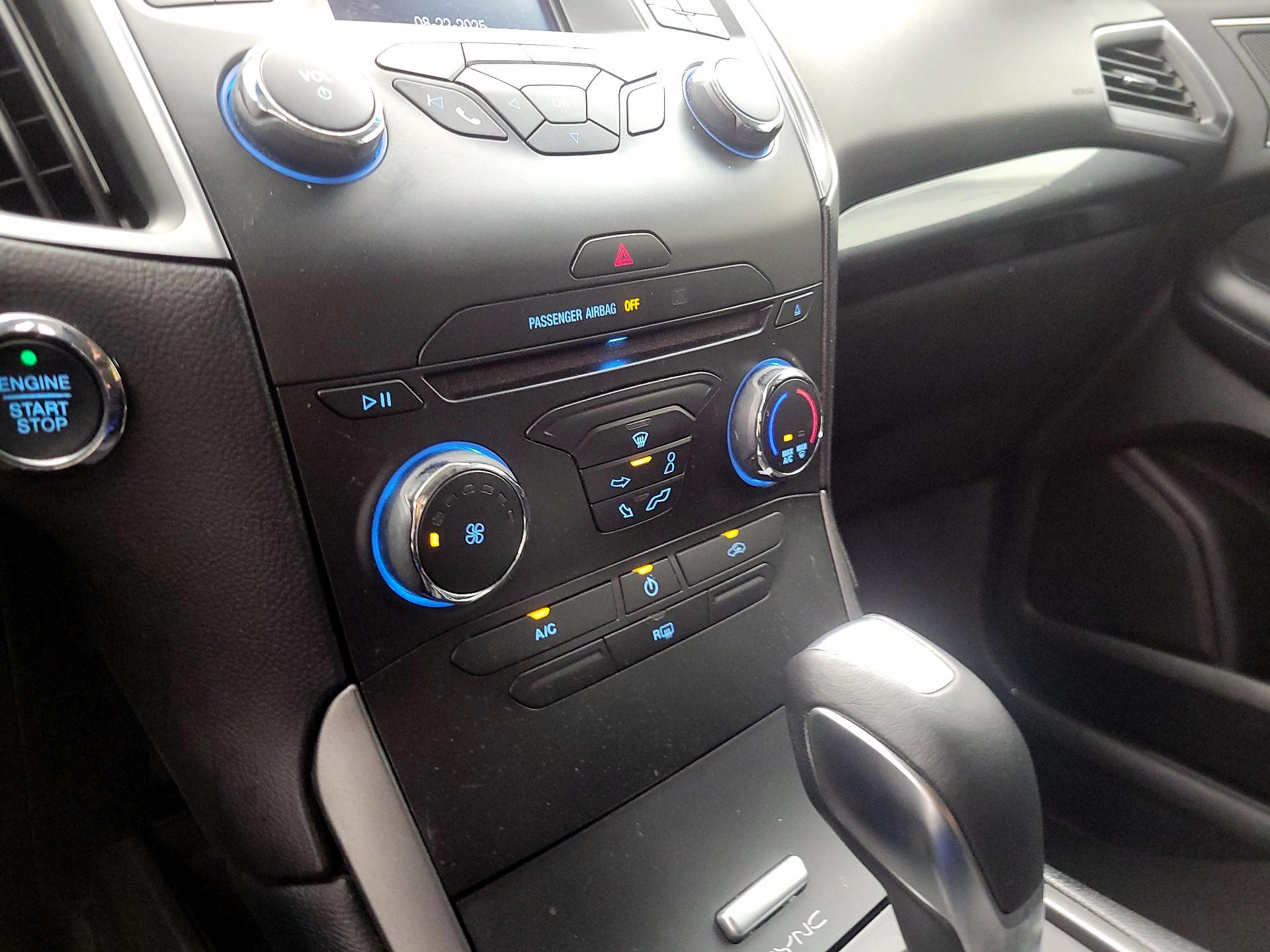 Thumbnail: 2016 Ford Edge - 16