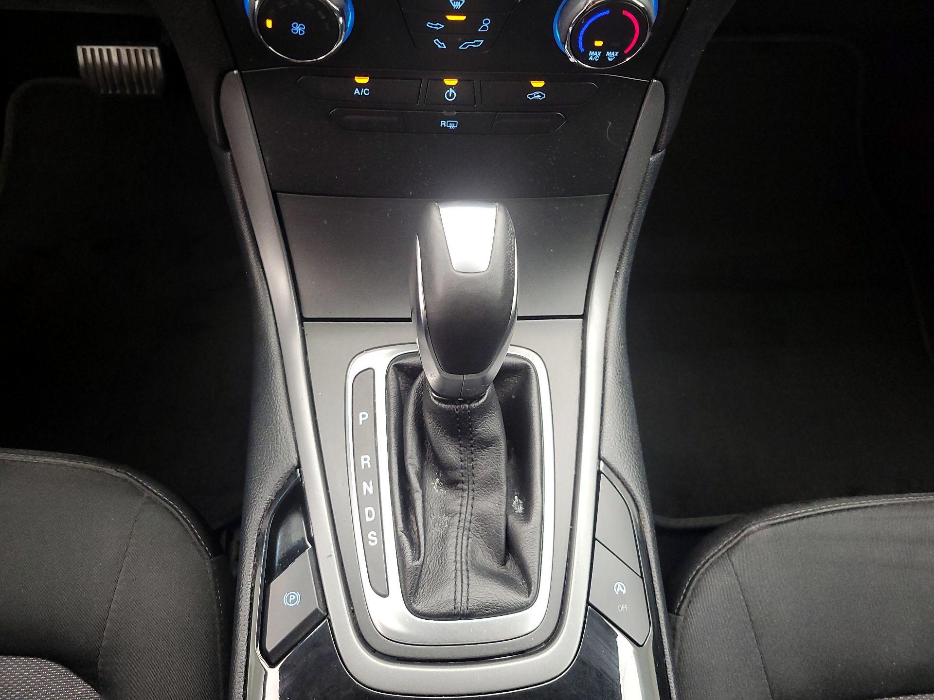 Thumbnail: 2016 Ford Edge - 17