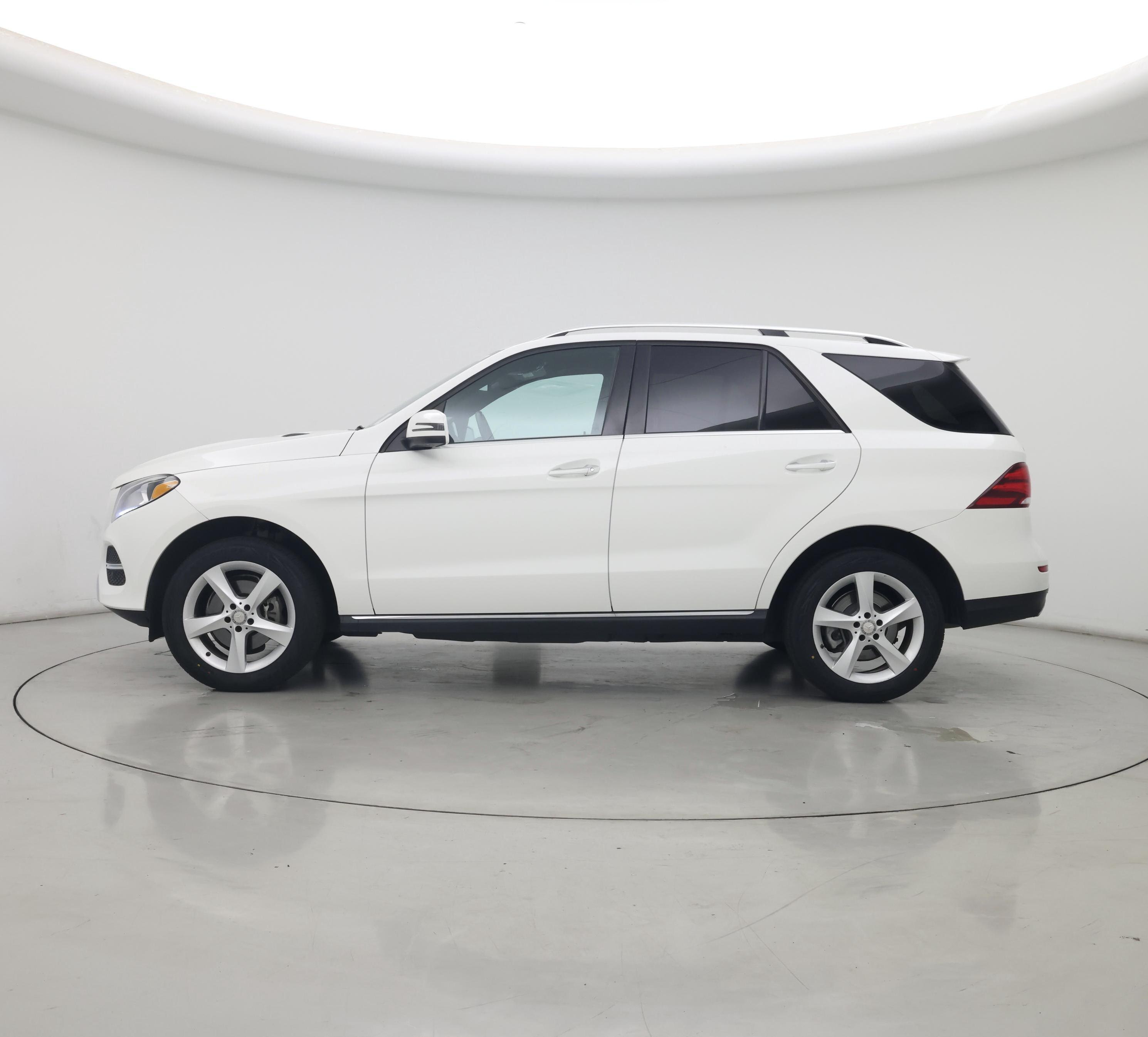 Thumbnail: 2016 Mercedes-Benz GLE - 3