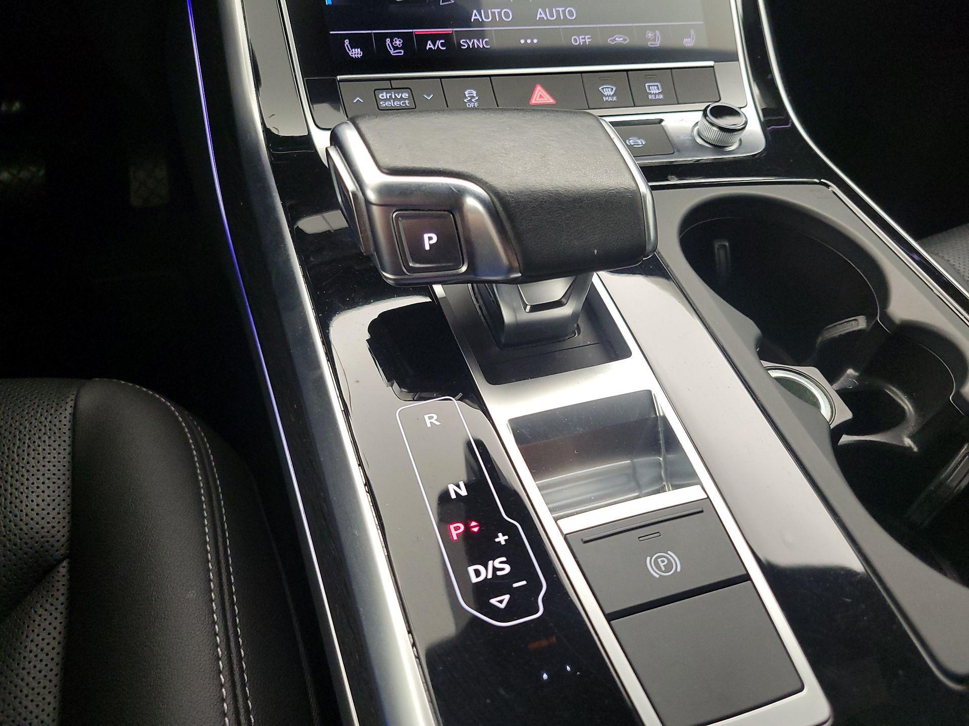 Thumbnail: 2021 Audi Q8 - 17