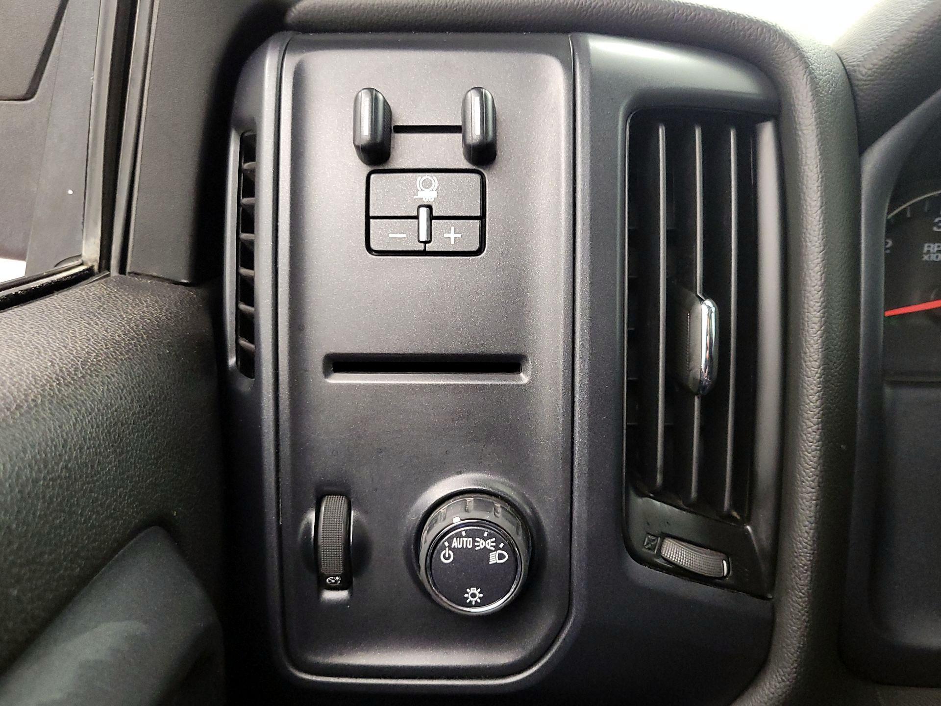 Thumbnail: 2018 Chevrolet Silverado 1500 - 13