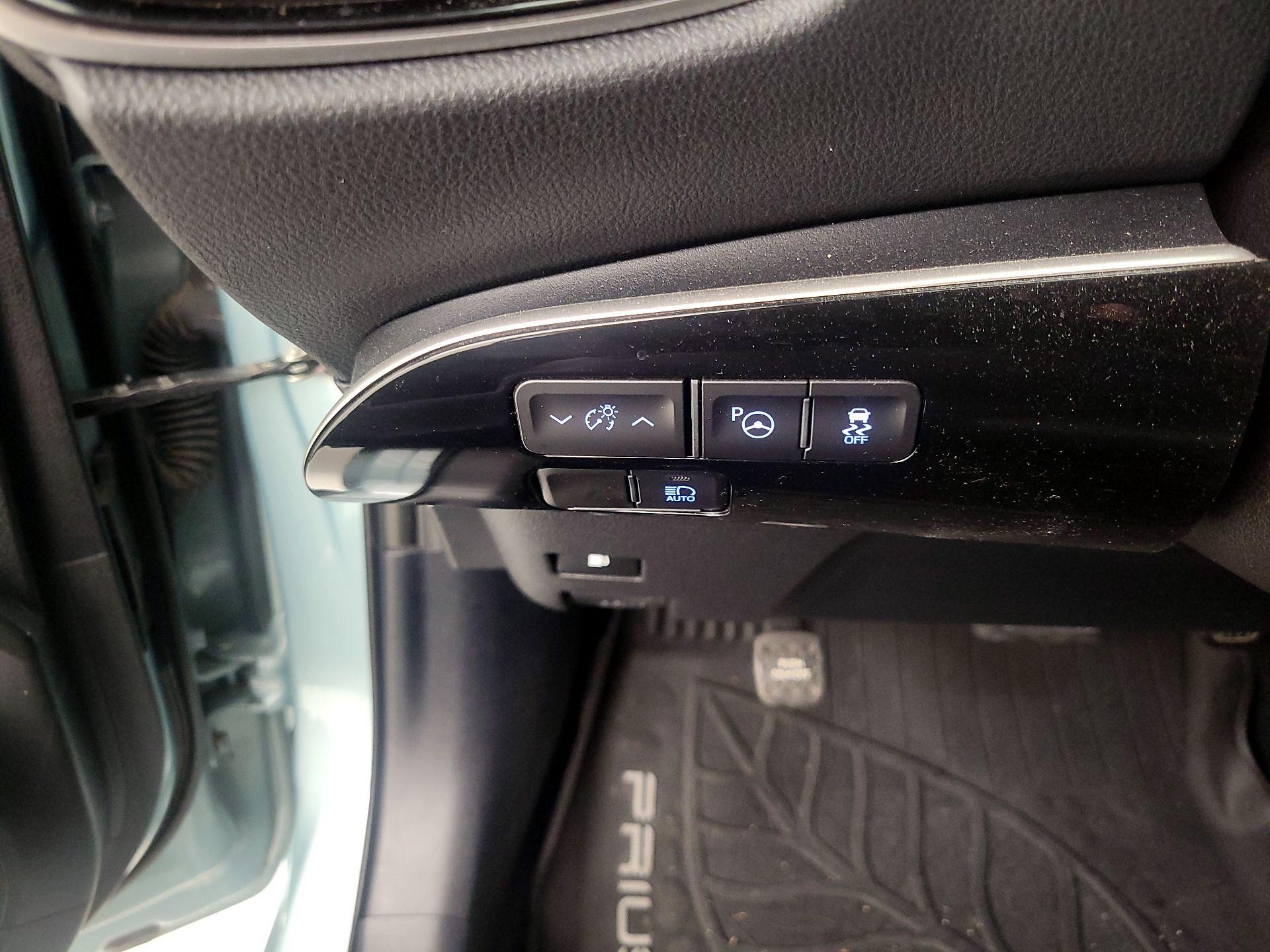 Thumbnail: 2019 Toyota Prius - 13