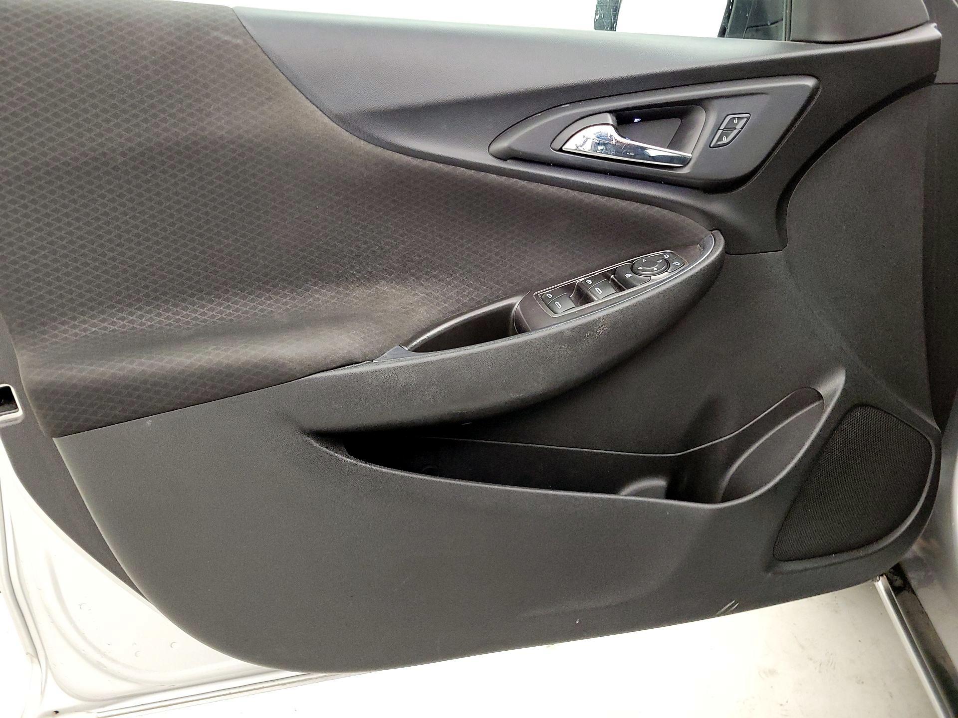 Thumbnail: 2016 Chevrolet Malibu - 12