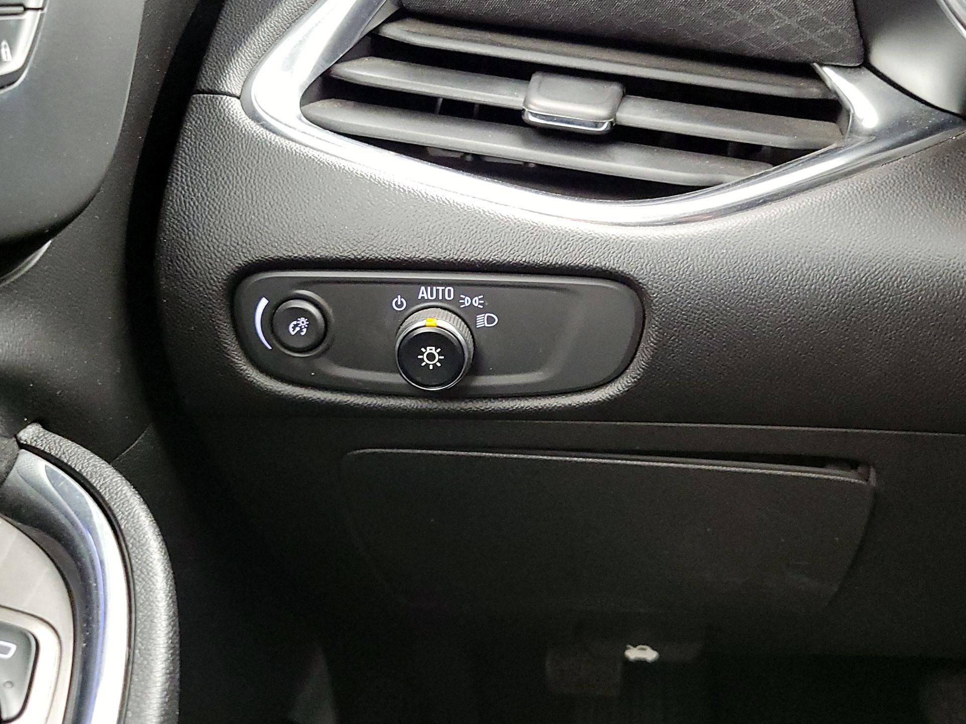 Thumbnail: 2016 Chevrolet Malibu - 13