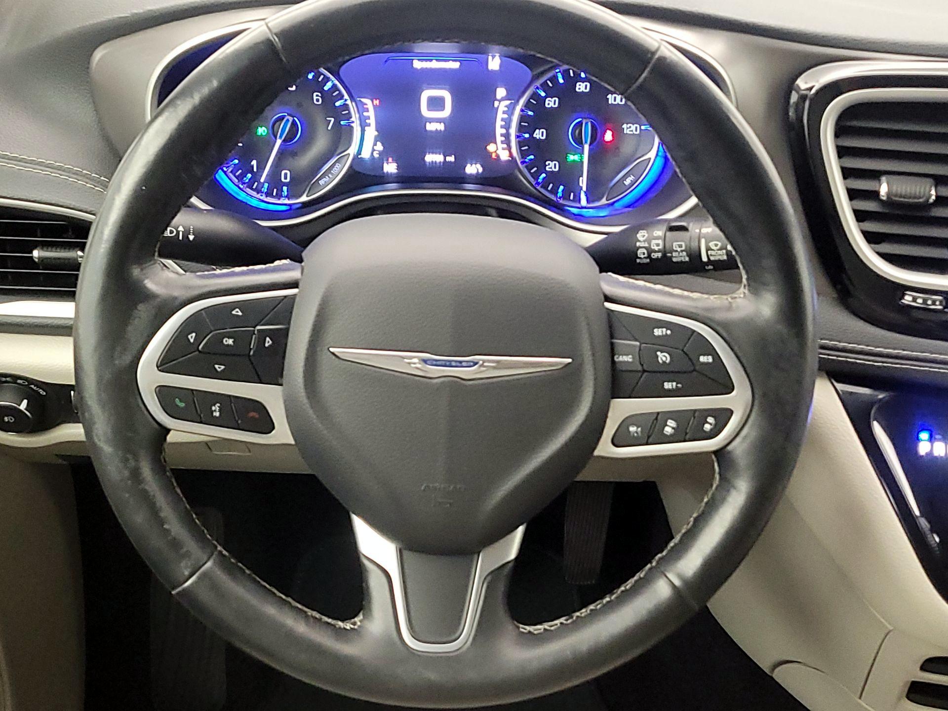 Thumbnail: 2021 Chrysler Pacifica - 10