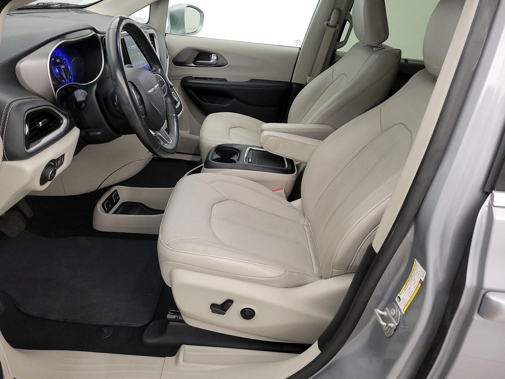 Thumbnail: 2021 Chrysler Pacifica - 11