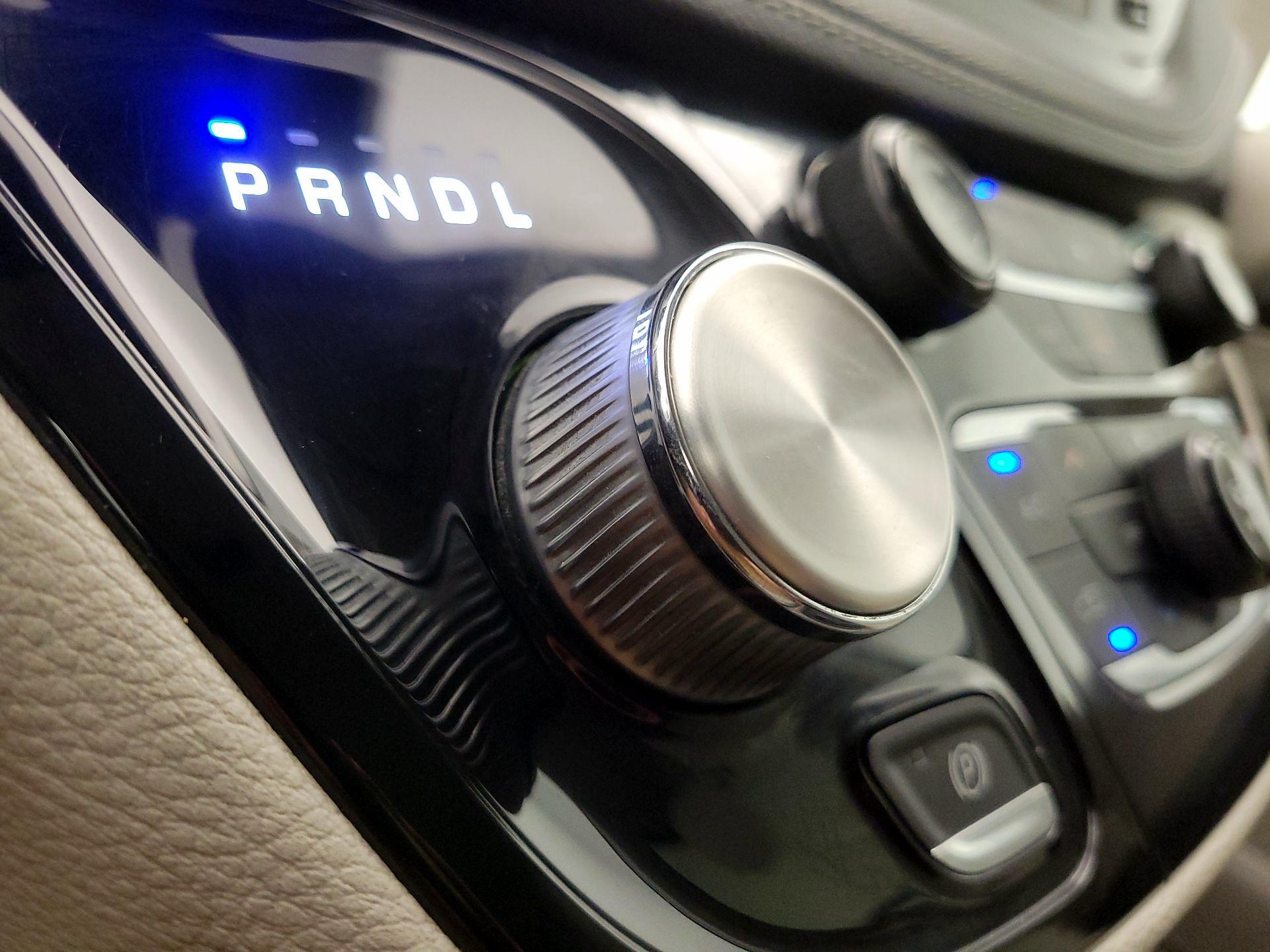 Thumbnail: 2021 Chrysler Pacifica - 17
