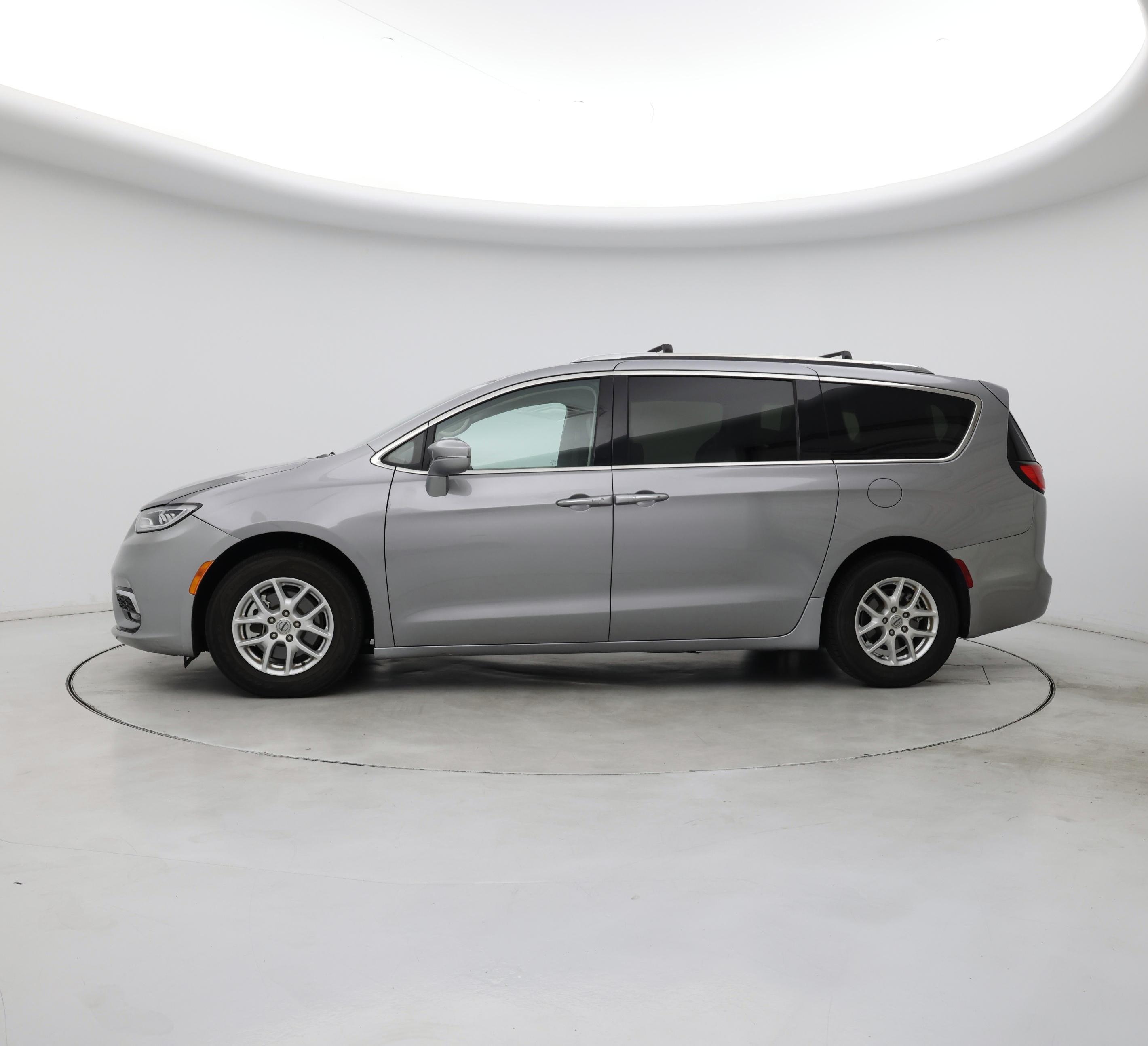 Thumbnail: 2021 Chrysler Pacifica - 3