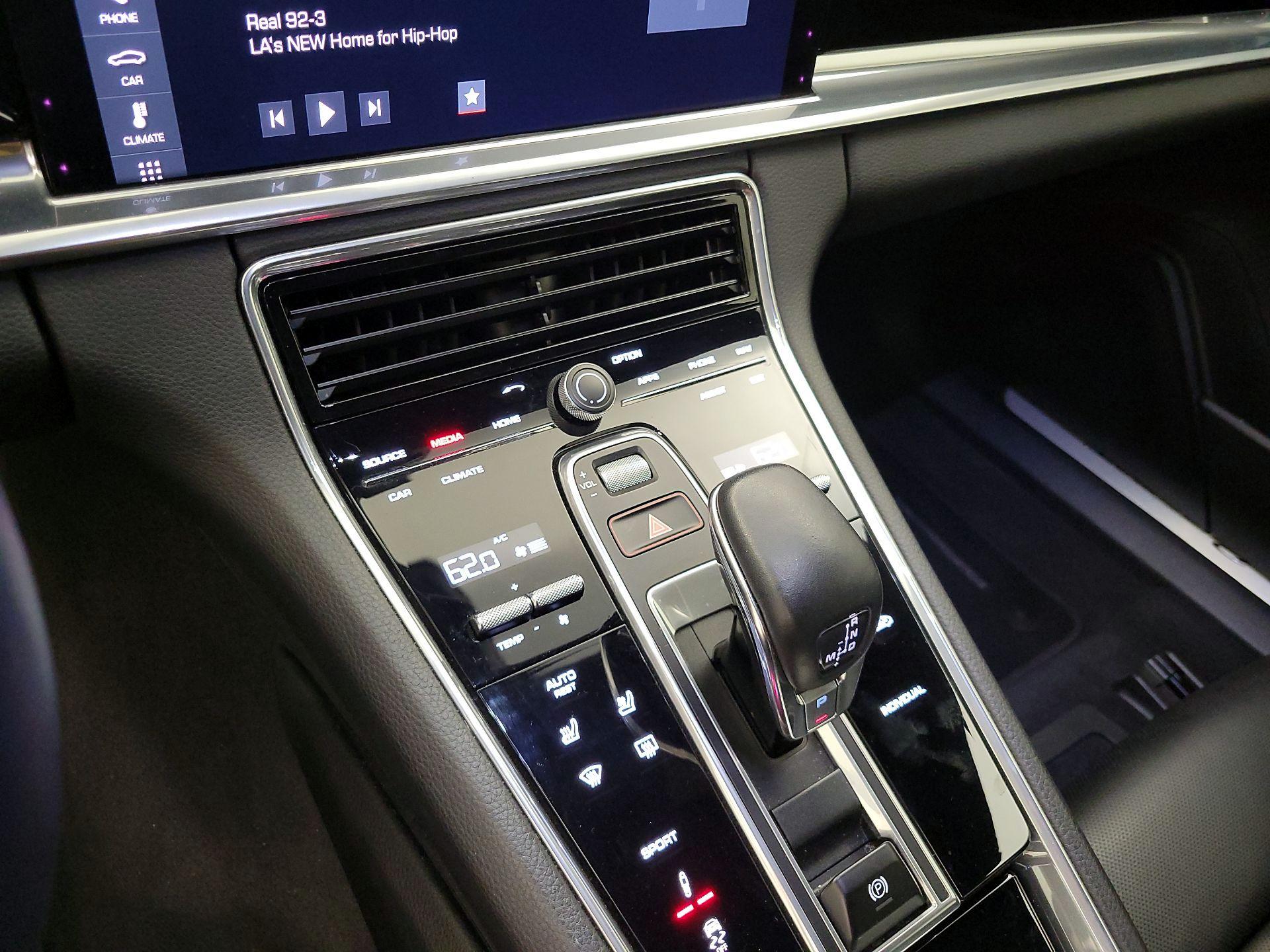 Thumbnail: 2020 Porsche Panamera - 16
