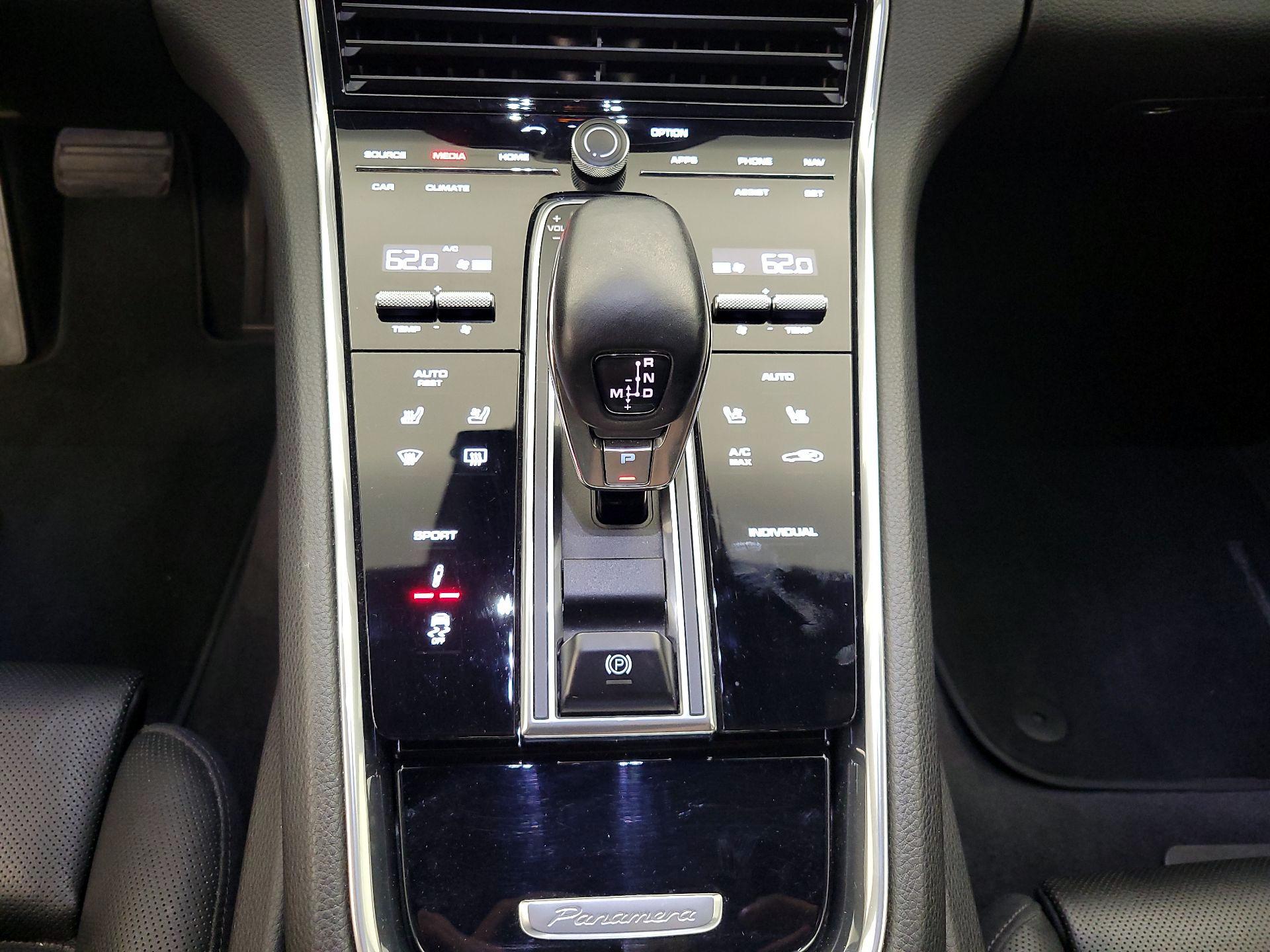 Thumbnail: 2020 Porsche Panamera - 17