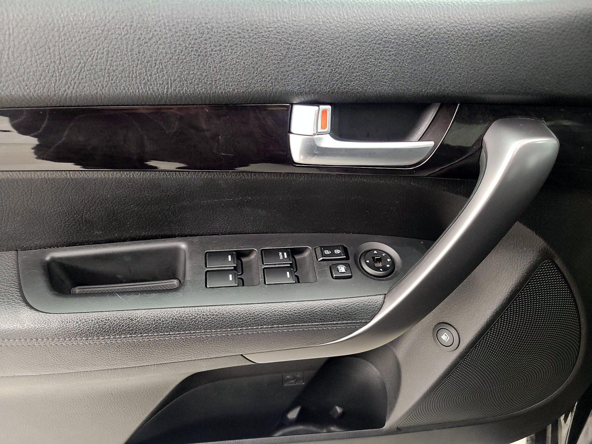 Thumbnail: 2014 Kia Sorento - 12