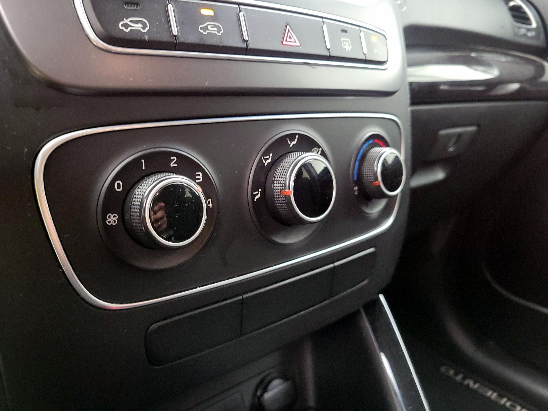 Thumbnail: 2014 Kia Sorento - 15