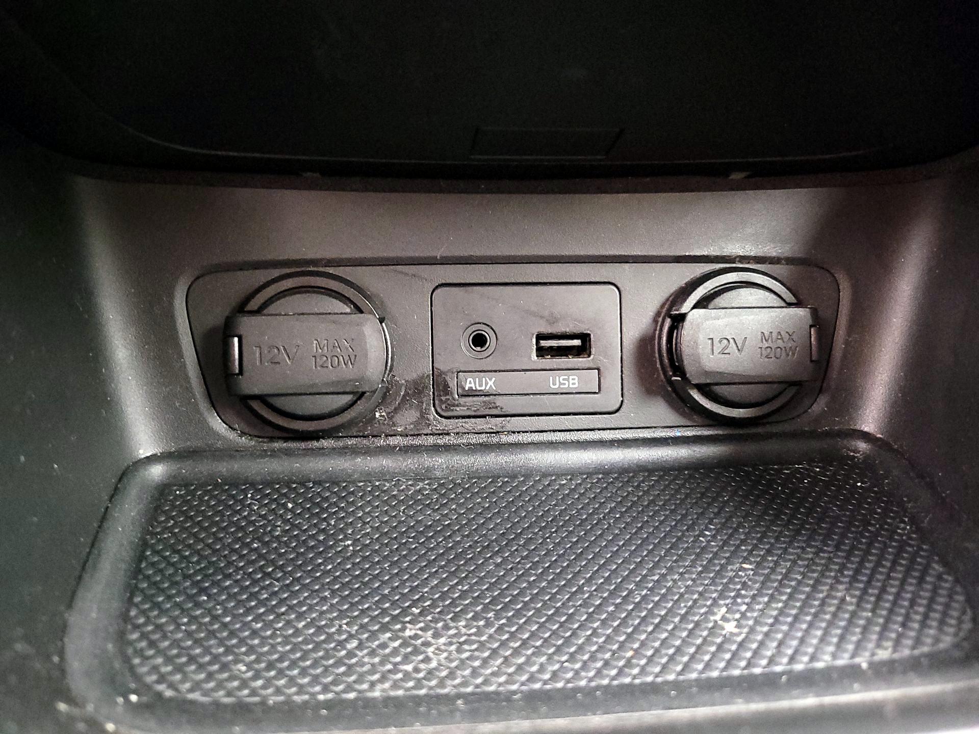 Thumbnail: 2014 Kia Sorento - 17