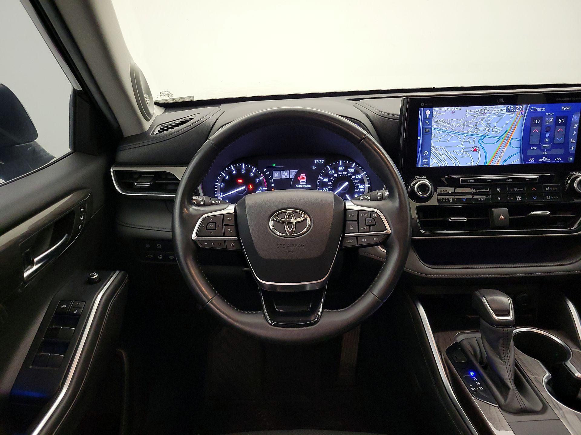 Thumbnail: 2020 Toyota Highlander - 10