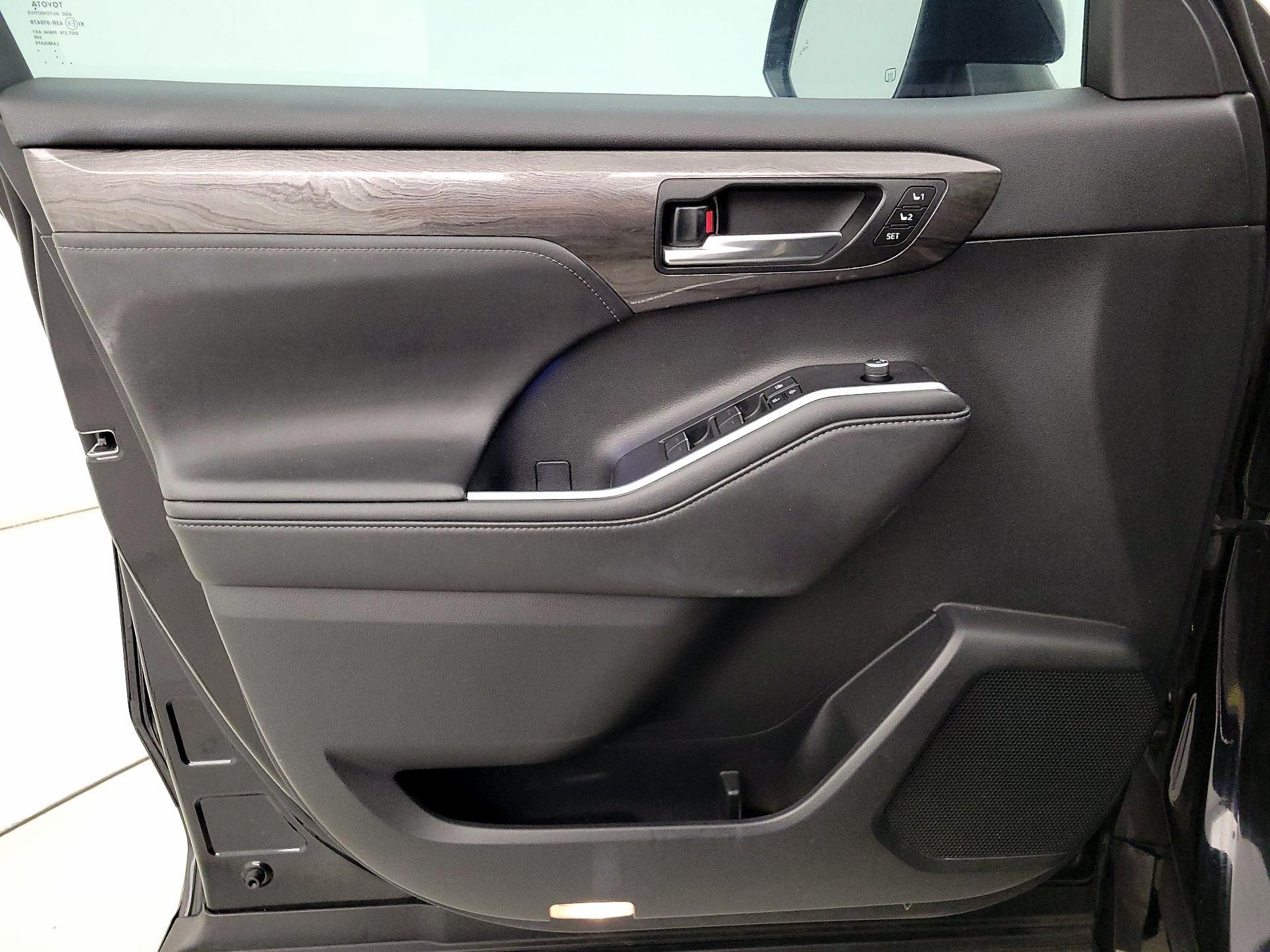 Thumbnail: 2020 Toyota Highlander - 12