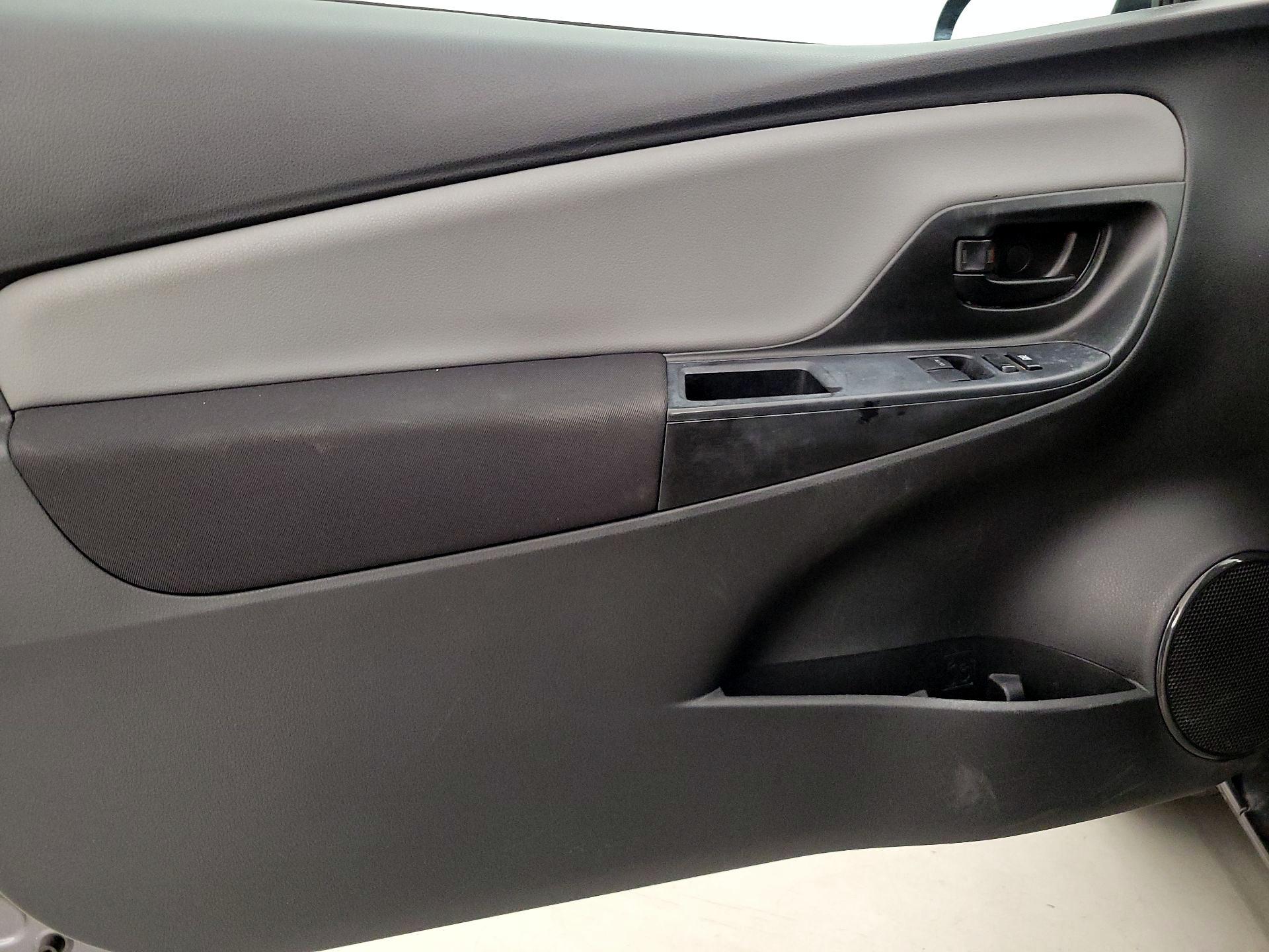 Thumbnail: 2015 Toyota Yaris - 12